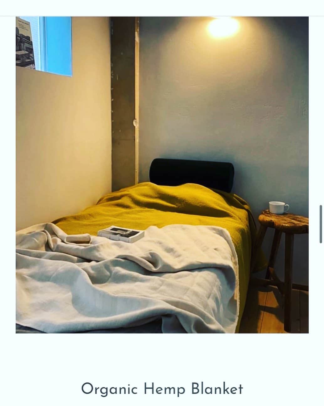 風間ゆみえのインスタグラム：「オーガニックヘンプ ブランケット🤍  多数のお問い合わせをいただきありがとうございます‼︎   フィードを遡っていただいて、8/26の投稿のInstagram TVの前半にて質感やサイズ感など詳しく説明させていただいています😊✨  SENSE OF SEASON  Created by SALON_Y  Medium 155cm×120cm 28,500円（税込） Large 155cmx220cm  38,500円（税込）  Medium は冷え、電磁波対策に膝掛けとして、ストールとして、 Large はベッドやソファですっぽりと包まれるサイズです。  体温を保持する性質もあり、冬でも暖かなイタリア産オーガニックヘンプ100%の天然素材。帯電、電磁波からも守ってくれる心にも体にも優しいブランケットです。  綾織によって通常のヘンプより驚くほど柔らかな手触りに仕上がっています。化学繊維が苦手、アトピーが気になる方にもお勧めです。  天然素材そのままで吸水性速乾性に優れ、天然の制菌性があるため抗菌作用が強く消臭性にも優れています。UVカット性にも優れ、約92%もの紫外線を遮断します。  ＜お取り扱いについて＞ ・ご使用前にかるく洗ってください。 ・オーガニックヘンプは丈夫ですので洗濯機で洗っても構いませんが、蛍光漂白剤入りの洗剤は使用を避けてください。 ・タンブラー乾燥、ドライクリーニングはしないでください。  ＜留意点＞ ・オーガニックヘンプの特性上、フシが多く、糸の太さが均一でない為、色ムラ、編みムラ、織キズ等があります。 ・素材の特性上、サイズが均一になりません。 ・オーガニックヘンプの柔らかな素材の特性上、角の縫い目に多少のたわみがございます。 ・モニター環境により色味が異なって見える場合がございます。」
