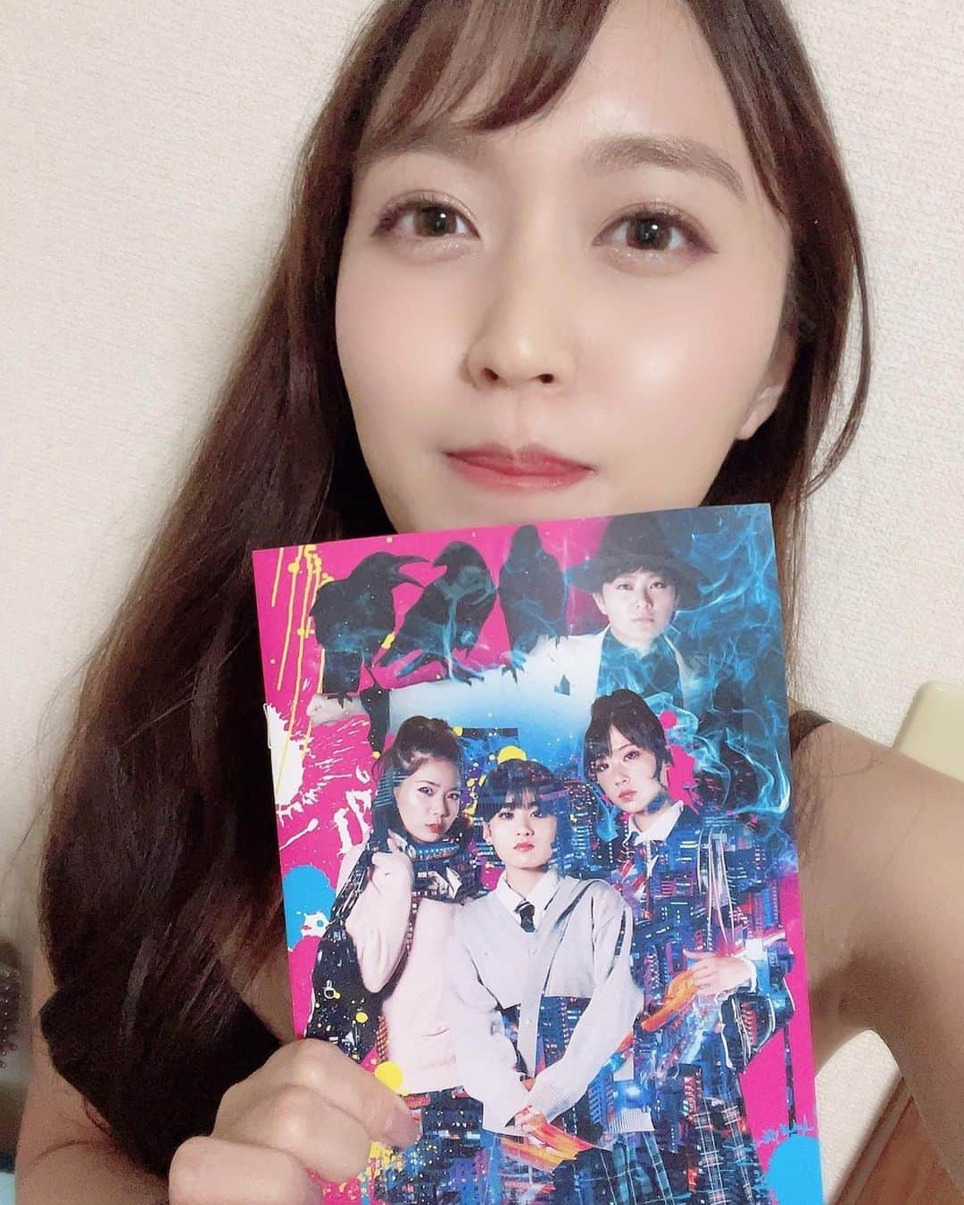 白藤有華（おゆか）さんのインスタグラム写真 - (白藤有華（おゆか）Instagram)「学生時代からの友達の子が東京で公演すると聞いて見てきました🥰💕  舞台上で見るのは6年ぶりなんだけど本当に上手くて面白くて…  スピード感あるノリツッコミと息ピッタリのコントでとっても楽しめました🥲❤️  おゆかの友達はセンターのチビだぜ❤️  #TraumaticGirl」9月27日 22時29分 - yuka_shirafuji