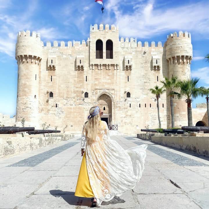 アリサ・ラモスのインスタグラム：「Can you guess why Alexandria was a big bucketlist check for me?  There’s a lot of reasons why I wanted to go to this historically epic city in Egypt, but let’s see how well you know me 😜  Was it because:  A) It’s an adorable Mediterranean Sea-side city with a mix of European flair  B) It’s where Cleopatra had her palace, and you can even scuba dive down to see some of its remains (it sunk into the sea after an earthquake)  C) It’s where one of last intact Ancient 7 World Wonders used to be (Lighthouse of Alexandria, it used to be where this pic was taken but also fell in the earthquake)  D) It’s where the end of the Nile River is, and I had gone to the beginning/source of the Nile a few weeks prior  E) It’s near the Suez Canal, and I wanted to see where all the Amazon products come from.   Which of these reasons would make you want to visit Alexandria?  ((PS Alexandria is 2.5 hours from Cairo, if you need a driver and/or guide/“body guard” contact Lady Egypt Tours!))  #alexandria #egypt #7worldwonders #worldwonders #sonyalphafemale #mylifesatravelmovie #ladyegypttours #gltlove #bucketlisttravel #bucketlist」