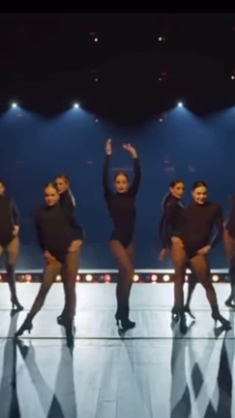 ケリー・オックスフォードのインスタグラム：「Fosse tribute by The Rockettes to Justin Timberlake’s Mirrors」
