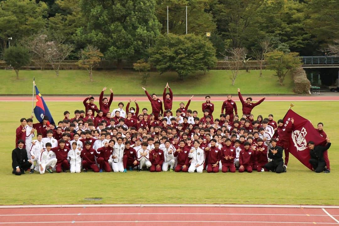 山内大夢のインスタグラム：「・ #97早慶戦 400m 46"69 優勝と46秒台の目標達成 早慶戦で大学でのレースが全て終了しました。 この代で最後まで戦えて本当に幸せでした。 みんなありがとう！！！！ 来シーズンに向けてまたがんばります！！ 大学で関わってくださった皆さん本当にありがとうございました！🙇‍♂️  #臙脂で染めろ #早稲田人たれ  #日本一の障害ブロック  #metasprint  #一か八かかけてみた #初MVP」