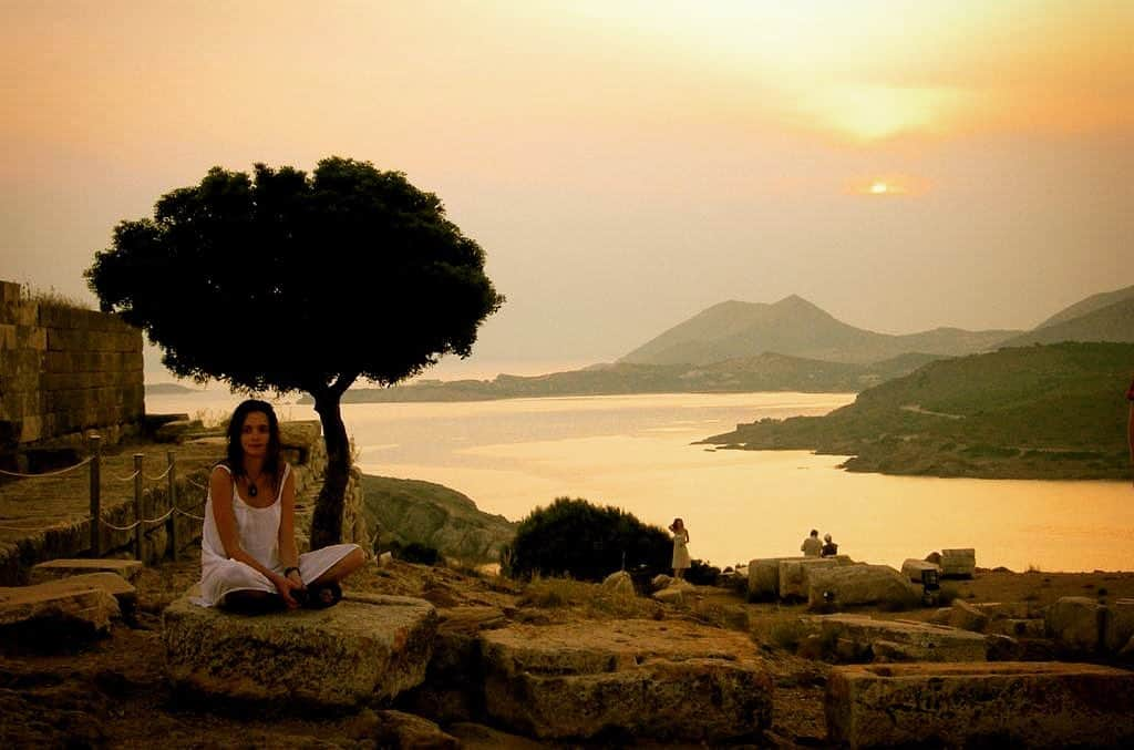 フェドン・パパマイケルのインスタグラム：「Eka @echichua at Sounion Temple #Greece #2006」