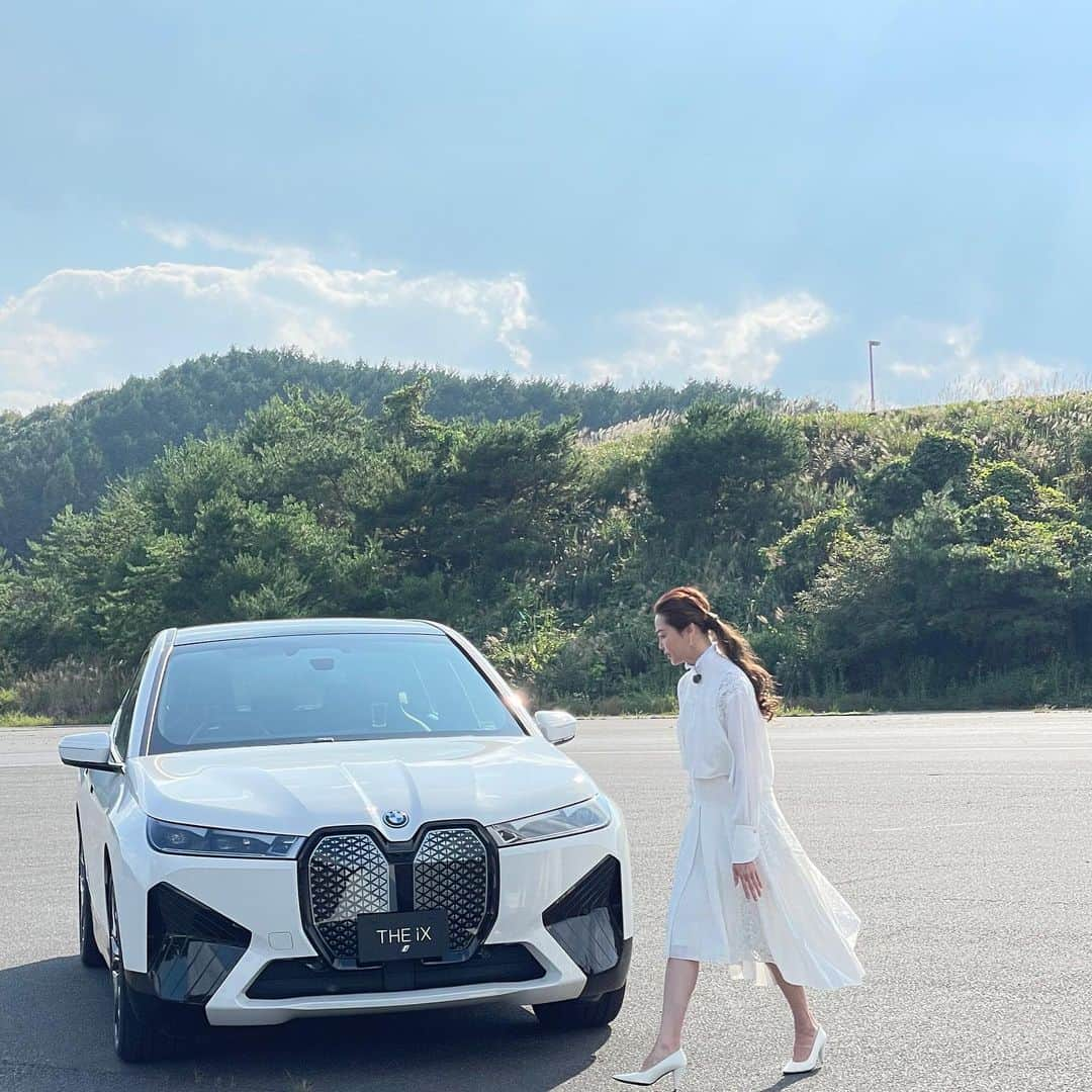 観月ありささんのインスタグラム写真 - (観月ありさInstagram)「BMW JAPAN創立40周年おめでとうございます！ 10/22に記念イベントに出演させていただきますので、 40周年を経て未来に向けて「駆け抜ける歓び」を 皆さんと共有できることを楽しみにしています😊   #BMWJapan40周年イベント #世界はたいせつなものであふれている #BMWJAPAN #BMW #観月ありさ #芸能生活40周年 #FREDJewelry」9月27日 14時40分 - alisa_mizuki