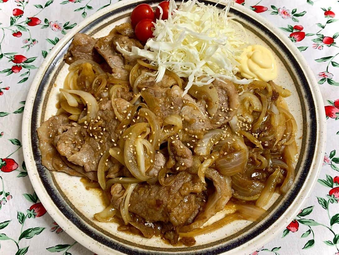 小田飛鳥さんのインスタグラム写真 - (小田飛鳥Instagram)「こんなに綺麗で美味しい国産肉でお料理したの初めてかもしれません… 大切にお料理しようって気持ちになれます☺️ ナゲット、チーズタッカルビ、豚の生姜焼き、チーズ巻き作りました♪ #センチョク @senchoku  #プライムミート #卸のチカラ #最高の時間 #肉食女子 #小料理飛鳥 #チーズタッカルビ #豚の生姜焼き #手料理 #自炊」9月27日 14時45分 - asuka_oda_0320