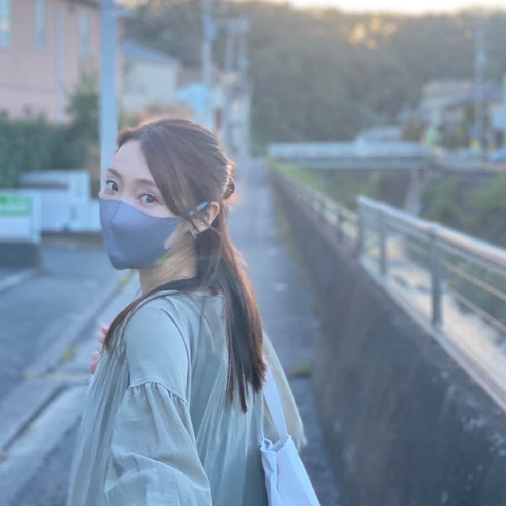 白木あゆみのインスタグラム：「. マスク生活で全然写真を撮らず更新出来ずにいましたが、、私は元気です！ 何だか秋めいてきましたね🍁」