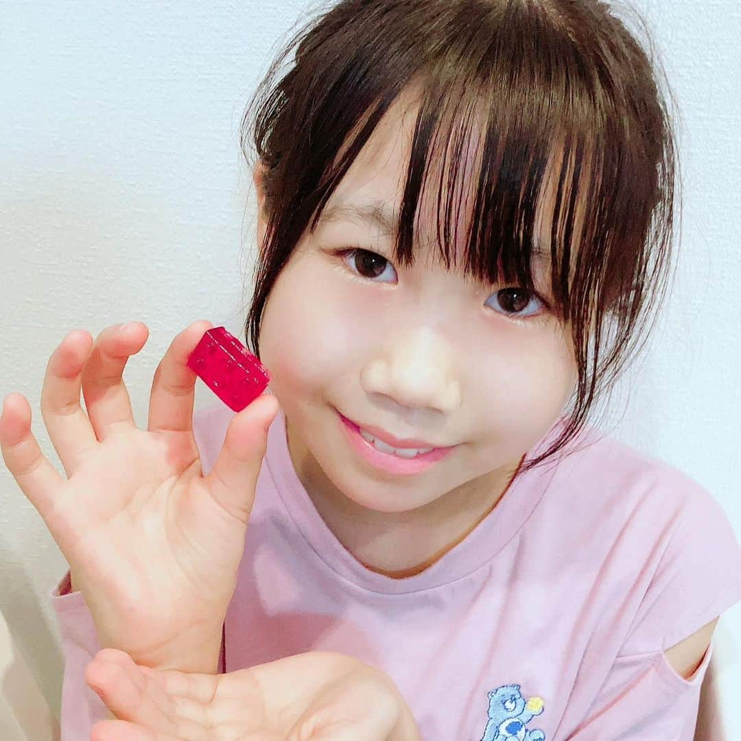 松永あいかさんのインスタグラム写真 - (松永あいかInstagram)「結構前に友達2人からグミを貰いました！ めちゃ美味しかった！ また買ってね❣️」9月27日 16時27分 - osk_matunaga_aika