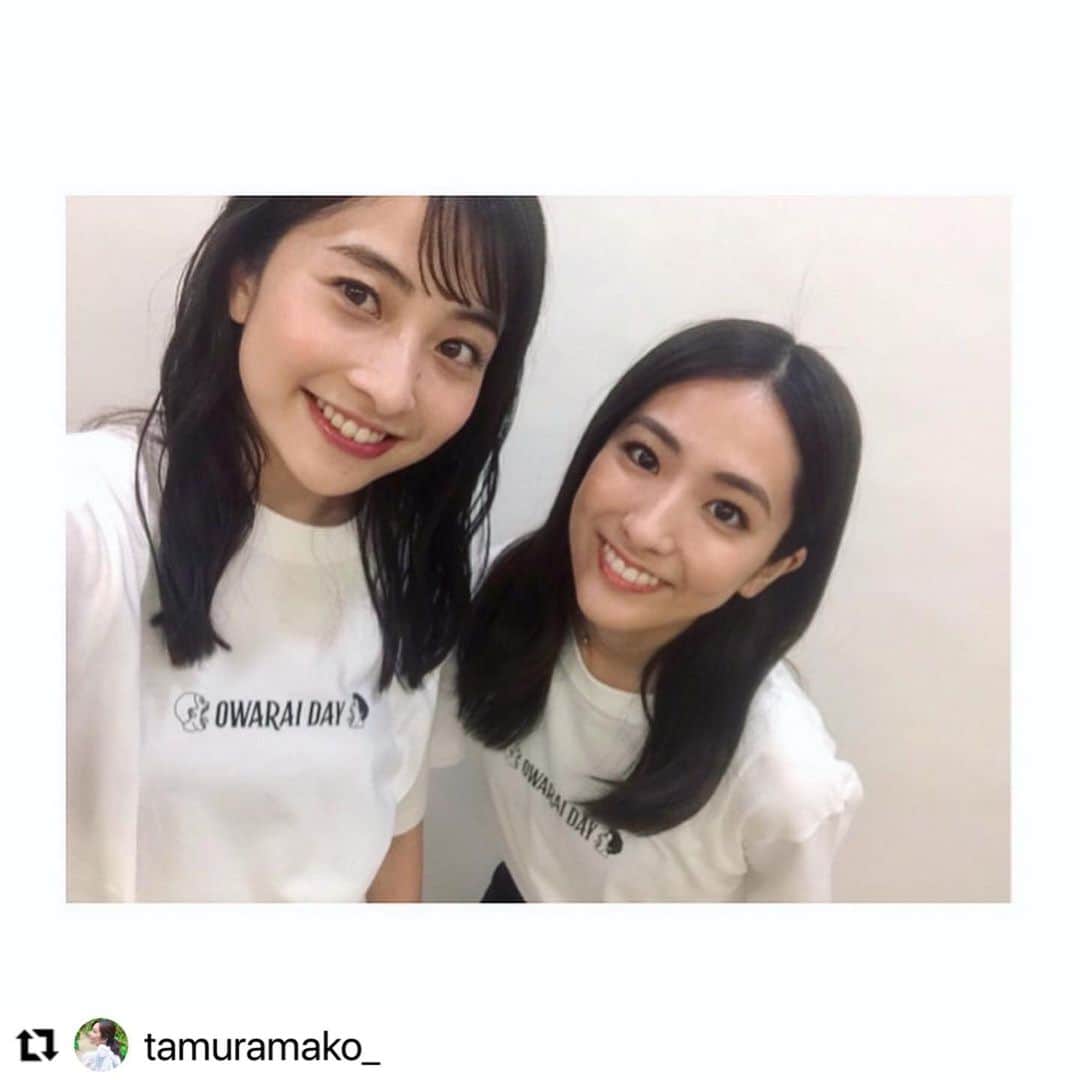日比麻音子のインスタグラム：「まこまおこんび👭 . お笑いの日はアナウンサーチームも リレー形式でそれぞれの番組を担当します。 新人アナもがんばります🙆‍♀️ 6年目になった日比ももちろんがんばります🙆‍♂️  笑いの絶えない1日にしましょう🤣 . #お笑いの日　#キングオブコント2021 #田村真子 アナ #日比麻音子 #TBS   #Repost @tamuramako_  ・・・ 💛  麻音子さんが一緒に写真を撮ってくれました🥰  お笑いの日 @owaraiday のスチール撮影で順番が次だったのでラッキーでした！ 私は本番では10月2日14時〜オープニングの「お笑いミクスチャーFES」をIHIステージアラウンド東京というシアターからお送りします💃 時間も場所も他のアナウンサーとは別なので当日は絶対に会えない！ということで貴重なグッズTシャツでの写真です笑  今年のお笑いの日Tシャツ、モノトーンでその日のボトムスにぴったりだったので2人でこのまま帰りそうになりました笑 気になる方は是非こちらから👏 https://shopping.tbs.co.jp/tbs/shop/goods_dvd/variety_owaraiday」