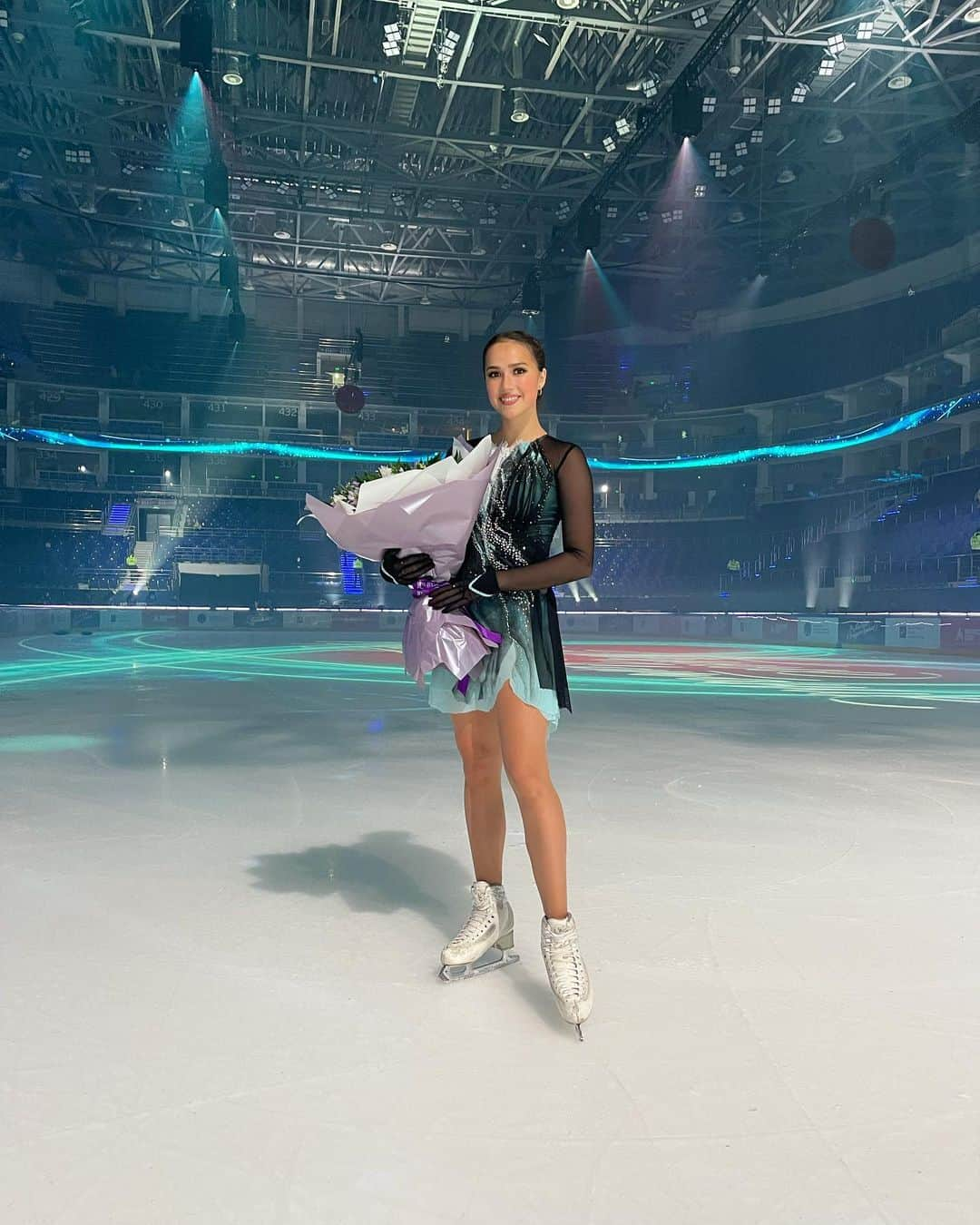 アリーナ・ザギトワさんのインスタグラム写真 - (アリーナ・ザギトワInstagram)「💙⛸💙」9月27日 18時10分 - azagitova