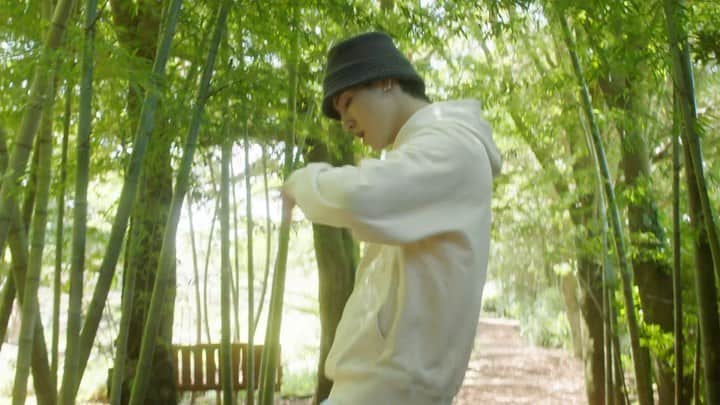 JBのインスタグラム：「JAY B's FAME (Feat. JUNNY) (Prod. GroovyRoom) Official Video is available now on the H1GHR MUSIC YouTube channel. ㅤ FAME (Feat. JUNNY) (Prod. GroovyRoom) 뮤직비디오가 하이어뮤직 공식 유튜브 채널을 통해 공개 되었습니다. ㅤ #JAYB #JUNNY #GroovyRoom #SOMOFUME #FAME  #H1GHRMUSIC #하이어뮤직」