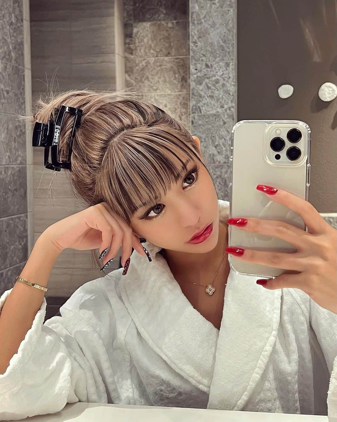 華のインスタグラム：「指先ｷﾗｷﾗ💅🏻💖❤️‍🔥✨ . . . レオパかわいい🐆🎶  #newnail @yuuuuuuuko1224」