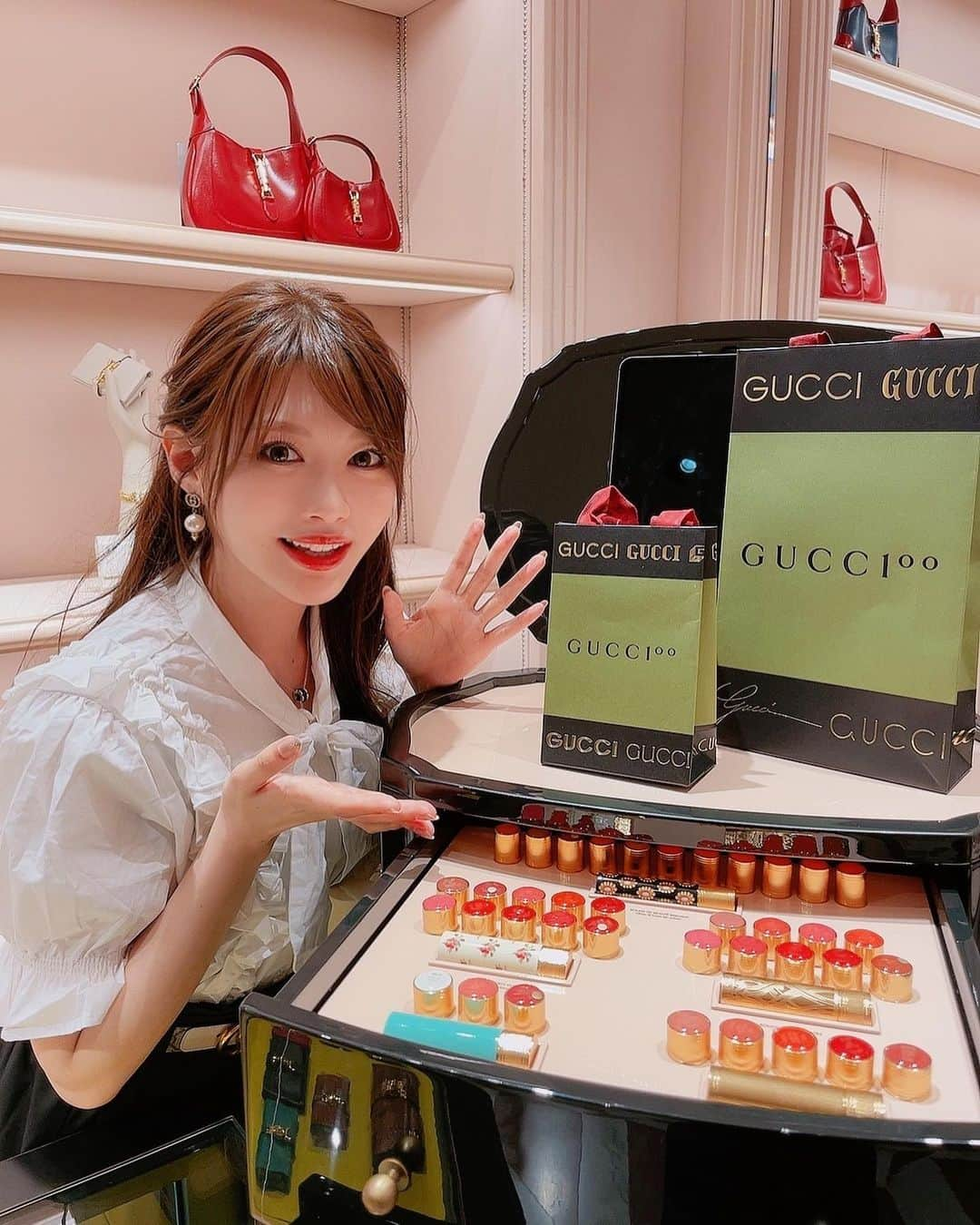 相沢みなみさんのインスタグラム写真 - (相沢みなみInstagram)「GUCCIイベント行って来たよ🐝❤️ . 遂にコスメが日本上陸！！💄🇯🇵 めーっちゃ嬉しい🥺❤️‍🔥 気になるカラーが沢山あったけどパケも可愛くて集めたくなる💋 . イベントご招待有難うございます💚 . GUCCI'S COSMETICS finally launched in Japan! . #グッチ #gucci  #グッチイベント #guccievent  #グッチコスメ #guccicosmetics  #コスメ #コスメ紹介 #コスメマニア  #cosme #cosmetics #cosmetic  . #相沢みなみ」9月27日 18時40分 - epoint2016