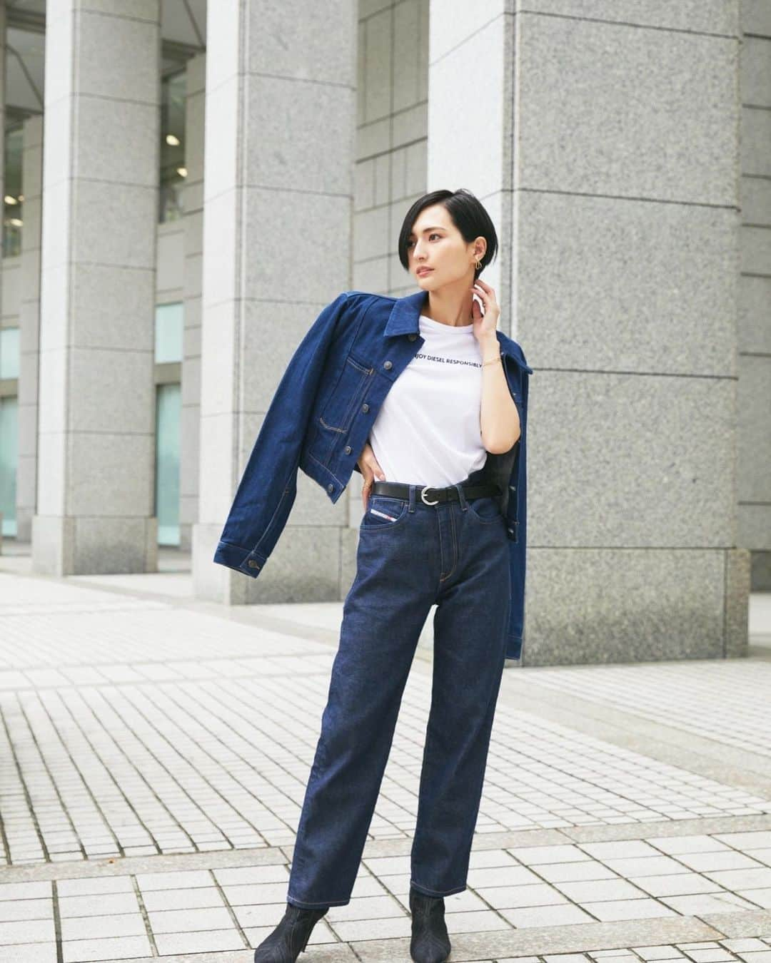 山賀琴子さんのインスタグラム写真 - (山賀琴子Instagram)「@ellejapan × @DIESEL  土に還るエシカルなデニム👖 石油系物質を使用しないことにより 完全に生分解・コンポスト可能なのです  形も肌触りも最高！  #DieselFall21 #ディーゼル #ディーゼルデニム #ellepromotion」9月27日 19時59分 - kotokoyamaga