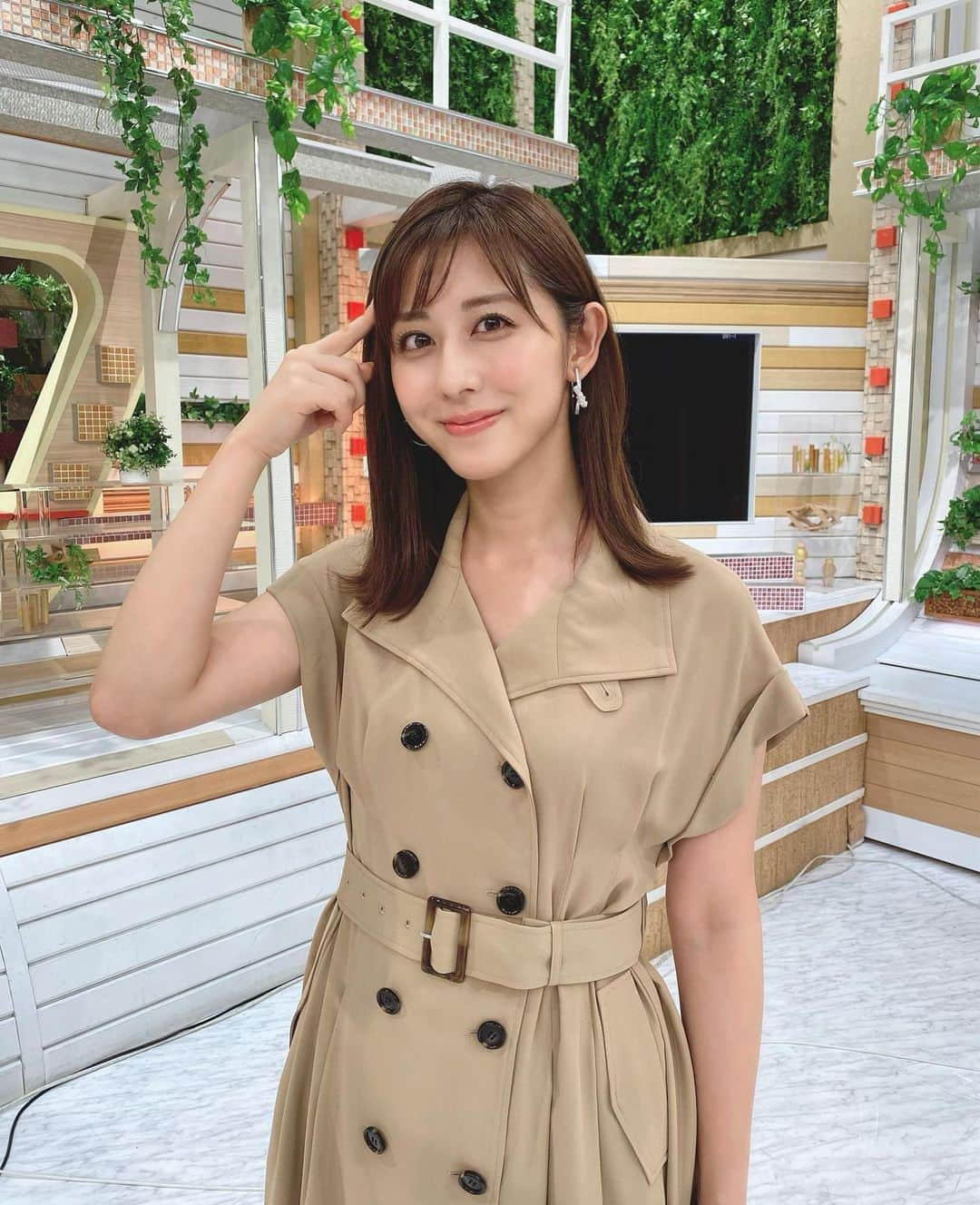 斎藤ちはるさんのインスタグラム写真 - (斎藤ちはるInstagram)「最近、日によって前髪を分けてみたり、 下ろしてみたり変えています😌 . 前髪ひとつで気分が変わるから不思議〜🌞 . . #誰かのため #ではなく #自分のため の #おしゃれ #大事 . . #斎藤ちはる#テレビ朝日アナウンサー#テレビ朝日#テレ朝#アナウンサー#羽鳥慎一モーニングショー#モーニングショー#衣装#まえがみ#ヘアスタイル#ヘア#ヘアースタイル#ヘアーアレンジ#ヘアアレンジ#流し前髪#ぱっつん前髪#ぱっつん#外ハネ#外ハネミディアム#髪型#モチベーションup」9月27日 20時08分 - chiharu_saito_ex