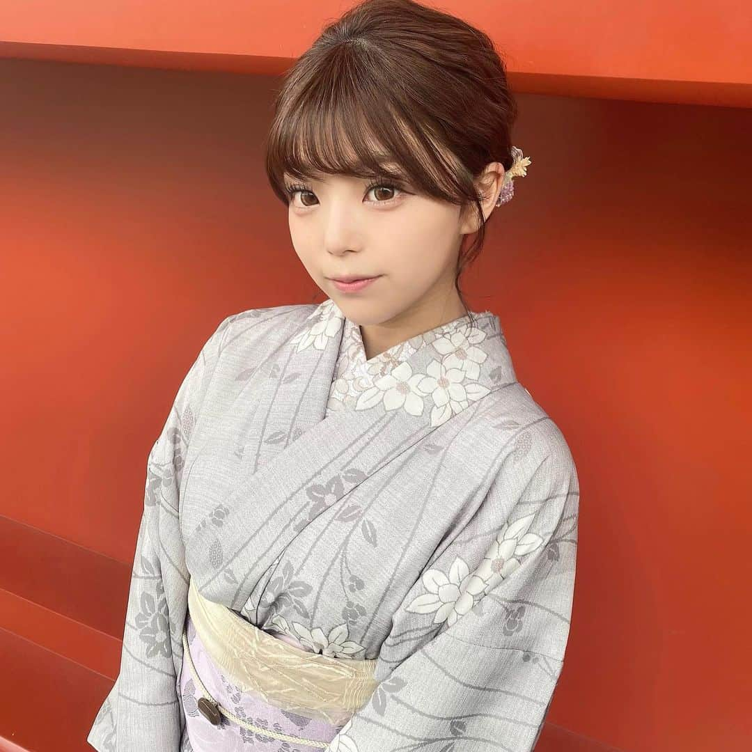 ももさんのインスタグラム写真 - (ももInstagram)「#梨花和服  さんで着物レンタルして 浅草お散歩してきた🌤 涼しくなってきたから 着物で歩くと温度もちょうど良くて 食べ歩きに丁度よかった！！ #レース着物 とか#レトロ着物  とか沢山ある中から選べるから めちゃくちゃ悩んだけど 前可愛いピンクのお着物きたから 今回は少し大人っぽくて 涼しい寒色系の色にしてみた🍇 休日13:00頃にいったけど 沢山可愛い着物のこってたし 当日予約もいけるみたい😳 どこにしようか迷ってたりとか 浅草にお出かけした時 ふと着物きたくなった時 ヘアメもしてくれるから おすすめです🌟  #バーレスク東京 #バーレスク東京もも #清楚系女子  #清楚  #清楚女子 #清楚系 #トリートメント  #ヘアアレンジ #ヘアアレンジ簡単  #浅草 #浅草グルメ #浅草食べ歩き #浅草カフェ #浅草橋グルメ #浅草着物レンタル #着物レンタル #着物 #着物ヘア #着物レンタル #着物ヘアアレンジ #着物デート #着物ヘアアレンジ #着物女子 #るろうに剣心最終章 #るろうに剣心最終章thefinal #るろうに剣心最終章thebeginning」9月27日 20時23分 - momo_burlesque