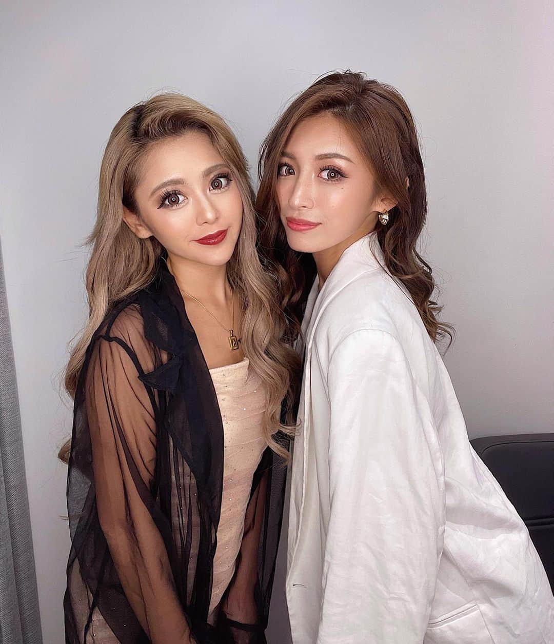 MIWAのインスタグラム：「team Omotesando 🎖 ㅤㅤㅤㅤㅤㅤㅤㅤㅤㅤㅤㅤㅤ ㅤㅤㅤㅤㅤㅤㅤㅤㅤㅤㅤㅤㅤ  elytsのヘアショーで1日一緒だった あんちゃんとお初だったの🦋🤍 小さくて可愛かったあんちゃん。 朝早くから皆さんお疲れ様でした✨ ㅤㅤㅤㅤㅤㅤㅤㅤㅤㅤㅤㅤㅤ ㅤㅤㅤㅤㅤㅤㅤㅤㅤㅤㅤㅤㅤ 色んな意味で美意識が高まったし 女磨き私も頑張ろうと思えた日♥️/// ㅤㅤㅤㅤㅤㅤㅤㅤㅤㅤㅤㅤㅤ ㅤㅤㅤㅤㅤㅤㅤㅤㅤㅤㅤㅤㅤ ギャルのあんちゃんの横に立ったら 自分のメイクが薄く感じた🤤笑 ㅤㅤㅤㅤㅤㅤㅤㅤㅤㅤㅤㅤㅤ ㅤㅤㅤㅤㅤㅤㅤㅤㅤㅤㅤㅤㅤ  #ヘアショー#表参道#表参道美容室  #ヘアショーモデル#モデル#elyts表参道 #エリーツ表参道#omotesando」