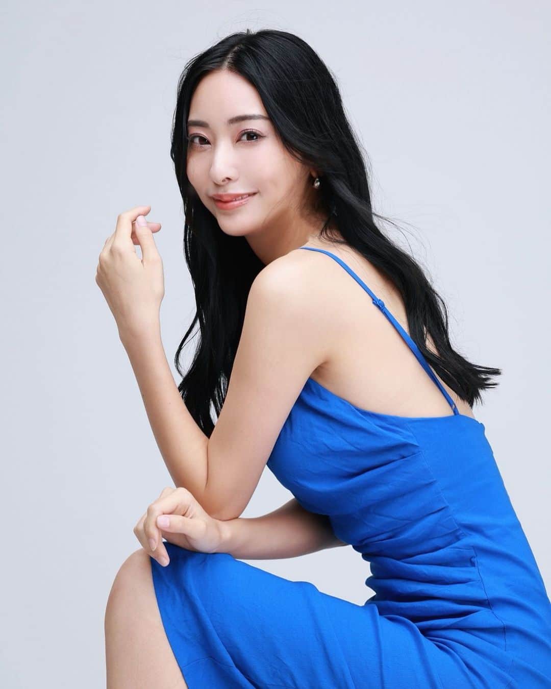 のインスタグラム：「. . もうすっかり寒くなってしまったので夏の宣材載せておきます🙋‍♀️ ちなみにこの時から3キロ太ったからダイエット中w YouTubeで動画出そうかなーみてねん✌️ . photo @masaki_kono7  make @mika67  . #model#gravure#racequeen#gridgirls #时装#自拍#照片#粉我##팔로우환영#팔로우미#셀카그램#란제리#レースクイーン#fashion#ファッション#ビジョビ#portrait#shooting」