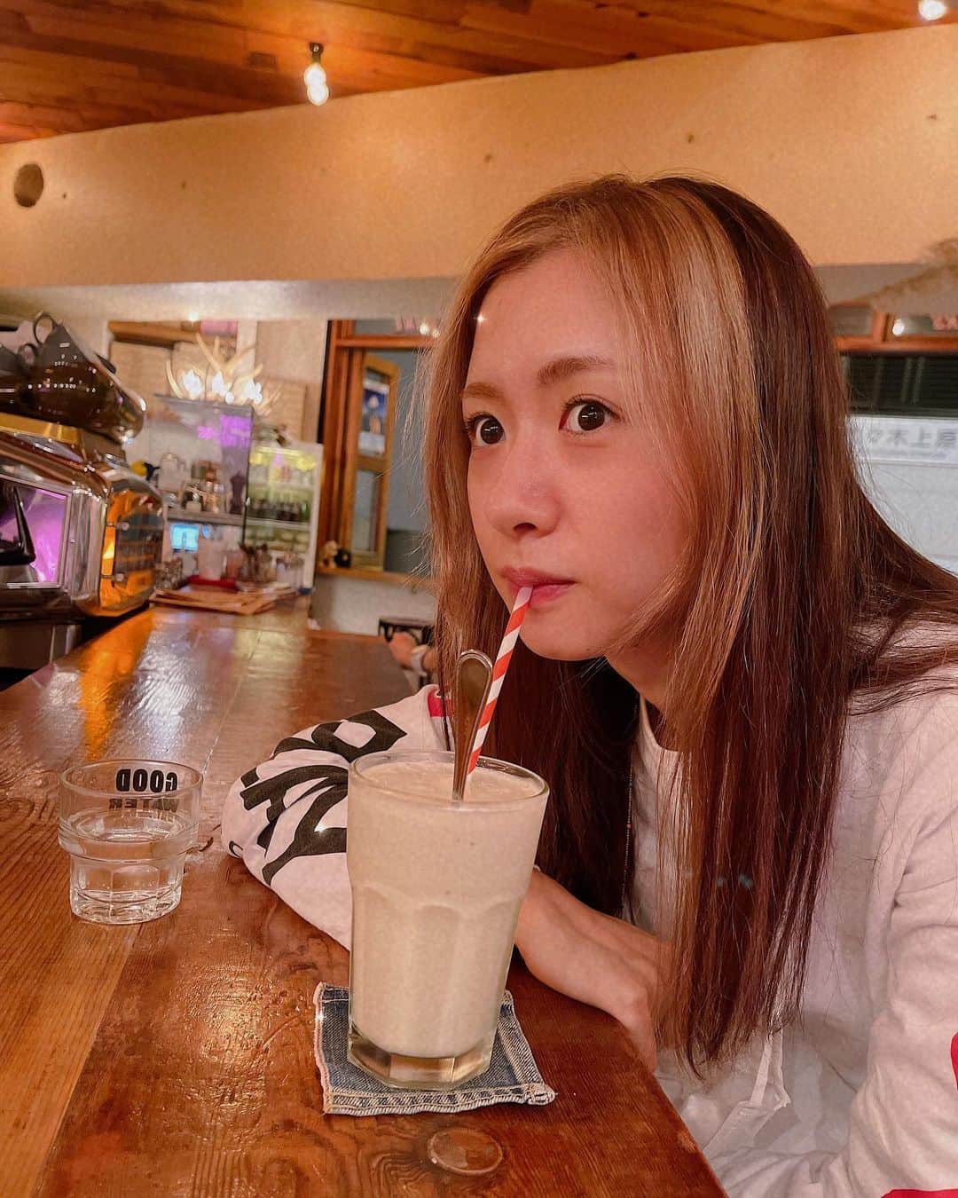 槙田紗子さんのインスタグラム写真 - (槙田紗子Instagram)「すっぴんで飛び出しバナナスムージーキメたわ」9月27日 23時43分 - saco_makita