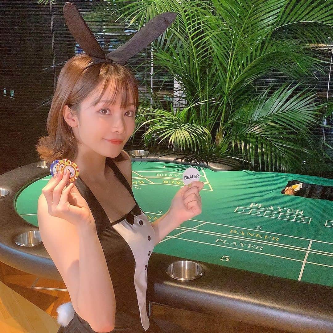さくまみおのインスタグラム：「ぱつんぱつんだったけどなんとか衣装入ったぁ〜( ಠ_ಠ)💦 着る時プチって言ったが…き、気のせいである。。。  生放送観てくれた皆様、ありがとうございました☺️🙏🏻  #スターホース情報局 #Starhorse #バニーガール #バニーガールコスプレ #この歳で着るとは思わなんだ #色々すみません #ゲーム内のイベントに合わせた衣装です」