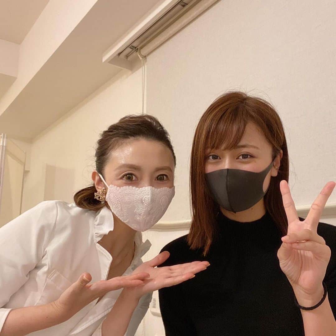 遠藤いつきのインスタグラム：「この間バズりサロンst.lilyさんへ行ってきました👏🏻 ずっと行きたいと思ってたところだから嬉しい✨ お腹とお顔をしてもらったんですが特にお顔がスッキリしました！見てみて😇 今はたくさんお水を飲んで老廃物出すの頑張り中！ さとこさんもとても綺麗で雰囲気が柔らかい方で素敵でした✨」