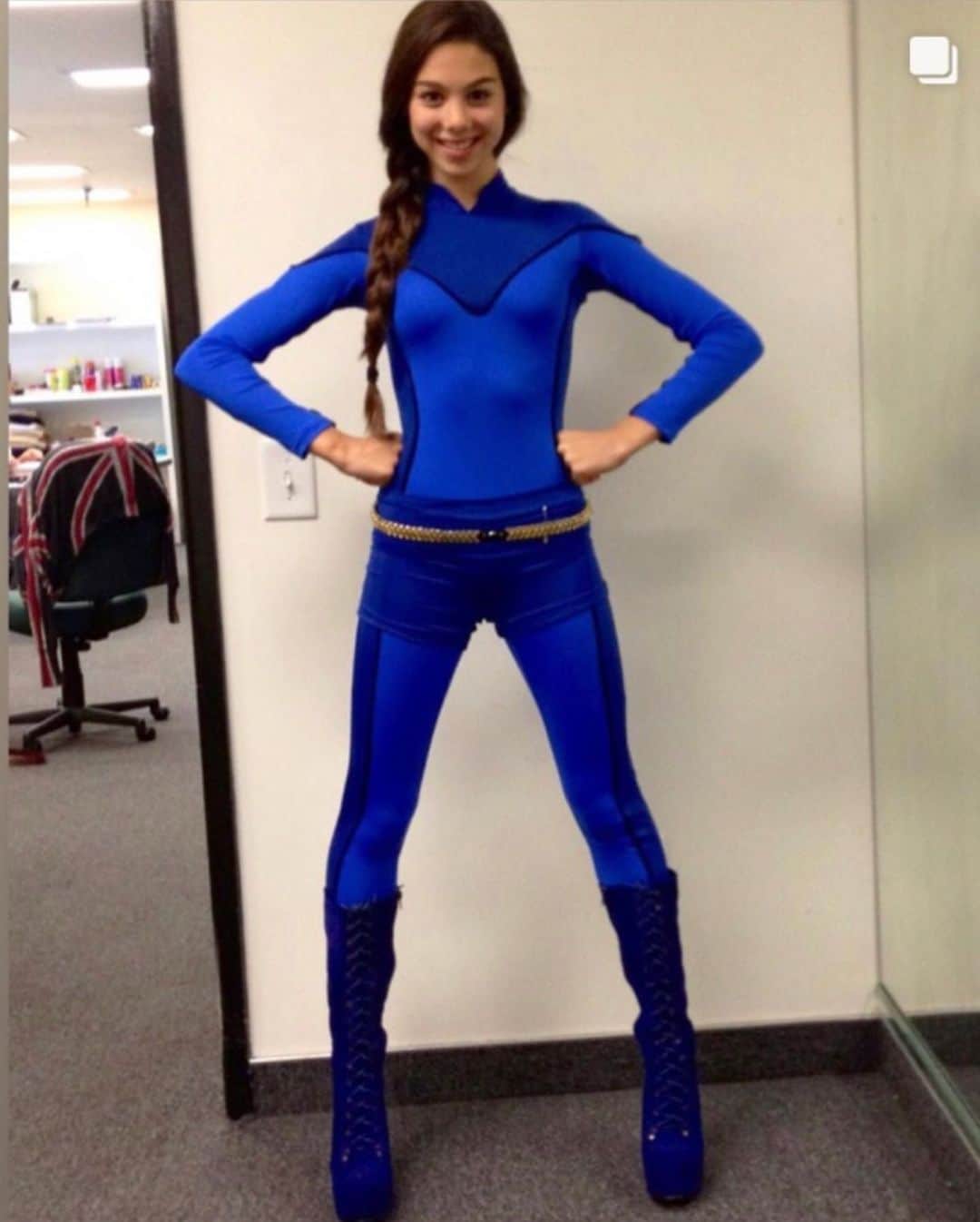 キーラ・コサリンさんのインスタグラム写真 - (キーラ・コサリンInstagram)「9 years ago I put on Phoebe’s supersuit for the first time 🥲 ——— I realize that since the show’s been added to streaming, a lot of you are probably new here, so let me reintroduce myself :) ——— I grew up in New York/New Jersey with a Broadway family and musical theater dreams, and moved to LA when I was 12 (after a few years in south florida) with a dream of starring in a Nickelodeon show and becoming a recording artist. LA feels like home, although it took years to find my family out here. ————— I spent ages 14-20 filming the thundermans, writing music in my dressing room when I wasn’t on set that I wanted to release after the show ended.  ————— I got into my dream university when I was 15, but the show kept getting renewed, so eventually years had passed since high school, and I decided to stay in the business instead of going to school. ————- When i was released from my Nickelodeon contract in 2017, I started pursuing music full time. My first two projects Off Brand and Songbird are available on streaming. If you don’t know my music yet, start with First Love Never Lasts 🥲 ———— I’ve travelled the world, I love food and art and music and fashion and etymology and learning. I want to be an advocate for anyone and everyone, and will always use this platform to do so.  ———— The most important things to me are compassion, intellectual curiosity, inclusivity, and kindness.  ————— My journey in the entertainment industry has been ups and downs, victories and regrets. I’ve grown up through body dysmorphia and disordered eating, anxiety and depression. I’ve lived my life online, for better and for worse. The way I reconcile it is by being as transparent with you all as possible, and trying to always show you guys the truth of my life along with the highlights.  ————— There is a very specific reason I haven’t released music this year, and it will all be revealed next year along with my newest project. I promise it’ll be worth the wait, and I’m so excited to share it with you. 🎶 ————— I’m super grateful for everyone here, especially those of you who trust me enough to bring you along on this new phase of my career. Love you guys 💙」9月28日 2時47分 - kirakosarin