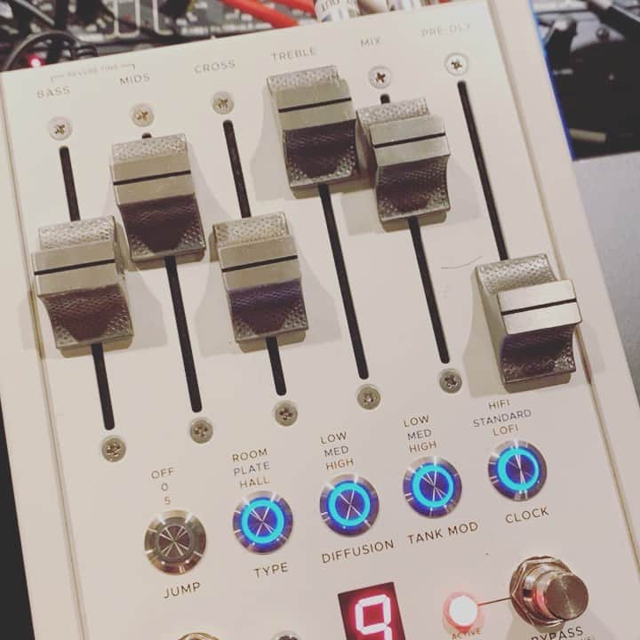後藤正文のインスタグラム：「このペダルとてもいい。CXM 1978。ギター用のペダルってよりはミックス用のreverbとして使ってる。  #coldbrainstudio」