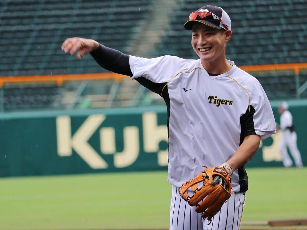 阪神タイガースさんのインスタグラム写真 - (阪神タイガースInstagram)「今日からは甲子園で6連戦！ まずはカープとの3連戦です！  #木浪聖也 選手 #小川一平 選手 #坂本誠志郎 選手 #浜地真澄 選手 #中野拓夢 選手 #阪神タイガース #挑超頂」9月28日 17時06分 - hanshintigers_official