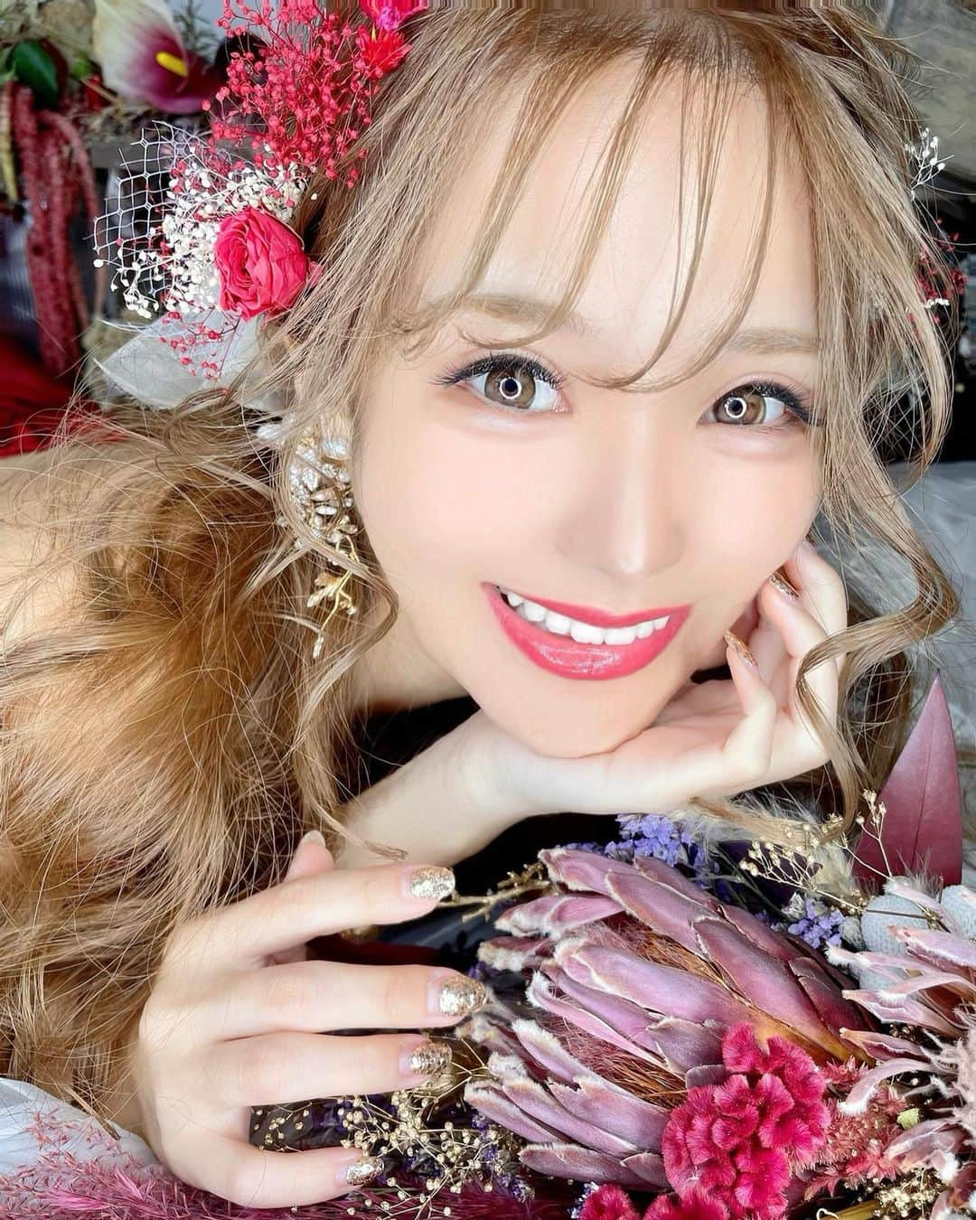 しおりさんのインスタグラム写真 - (しおりInstagram)「撮影データ🎞❤️  #イチナナ #イチナナライバー #イチナナライブ #ライバー #ライブ配信 #17live #17ライブ #撮影依頼募集中 #モデル #サロモ #モデル撮影 #ドライフラワー #ヘアセット #カラードレス #赤ドレス #カメラマンさんと繋がりたい #フォトグラファー #フォトグラファーと繋がりたい #カメラマン募集 #大食い女子 #大食い #フードファイター #撮影データ #美女図鑑 #ビジョビ #インスタグラマー #インフルエンサー #東京 #名古屋 #17ライバー」9月28日 17時29分 - 17shiori0821