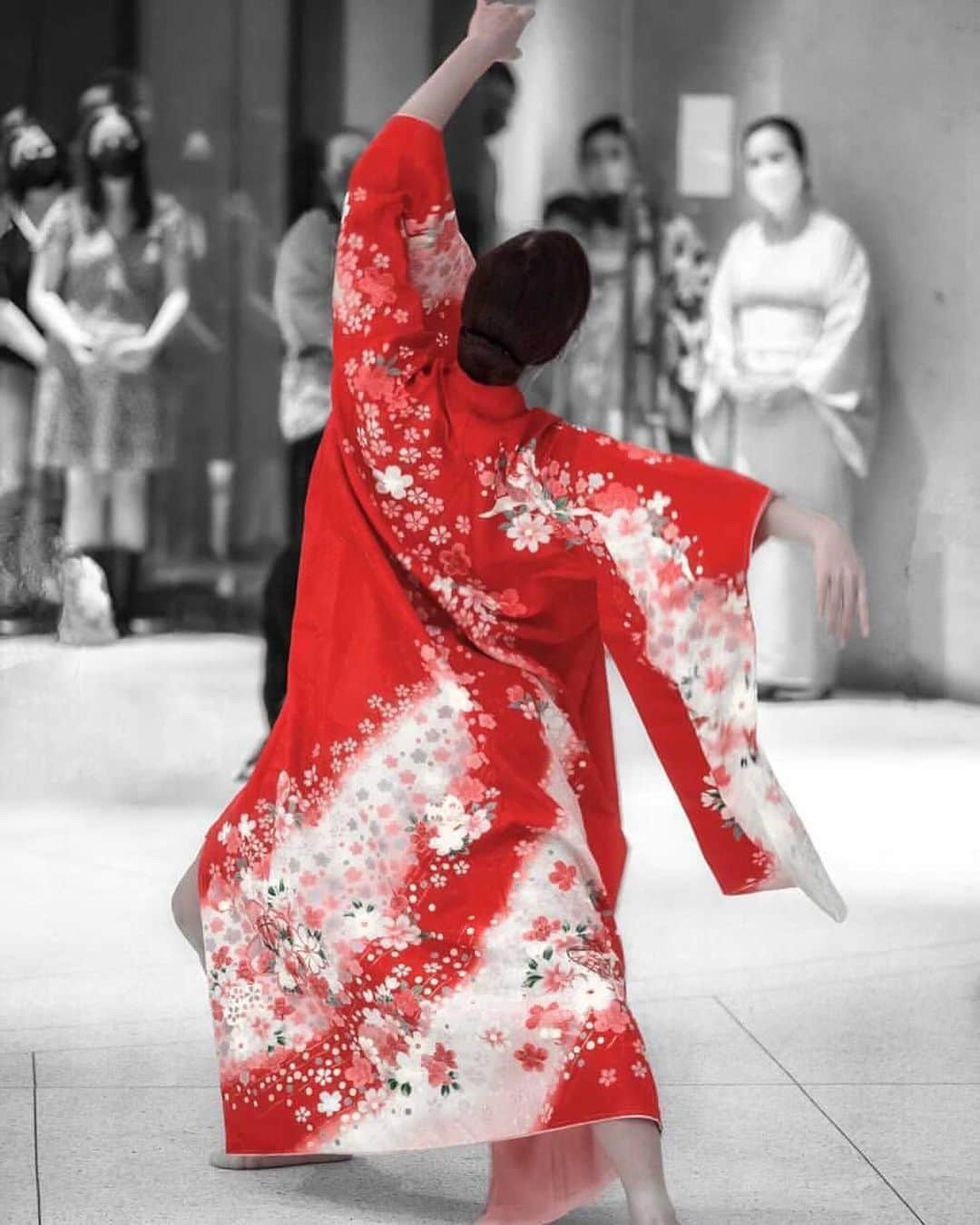 Lily Saito (齊藤莉理)のインスタグラム：「Such an honor to be able to connect back to my roots and have such a lovely Japanese community here in Nashville. Thank you @japaninnashville for hosting this beautiful ceremony for the Harvest Moon Viewing and having me share my story. ❤️👘🌕 |📸 @katokinderphotography |」