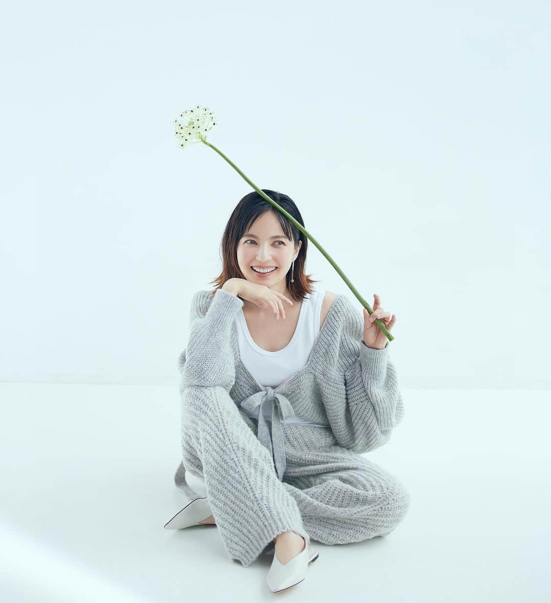 のインスタグラム：「Photo by @takashi_yoshida_  Make up by @aiko_ono  Styled by Ayako Nagata Flower from @chiemiwakai_duft」