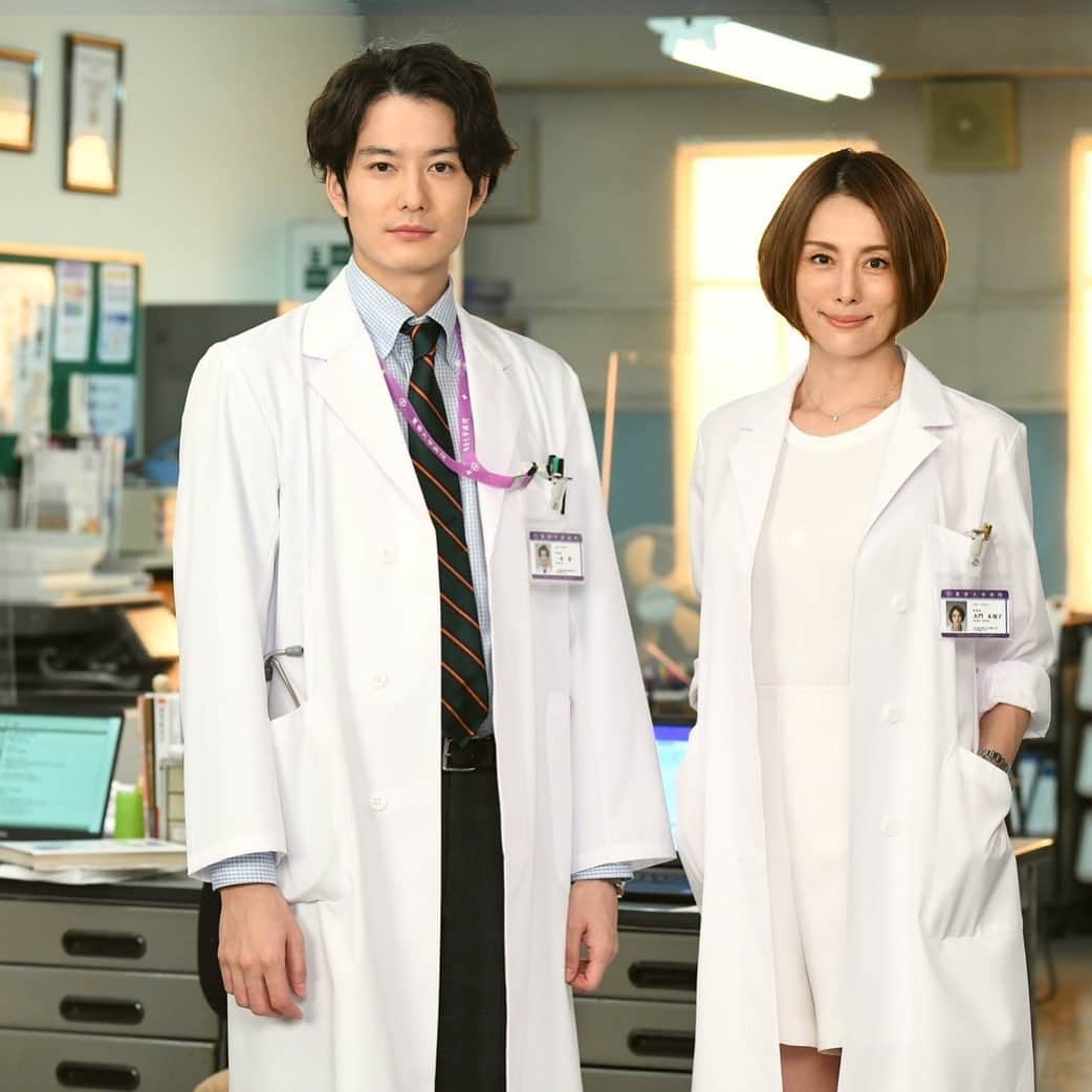 米倉涼子のインスタグラム：「皆さんご機嫌いかがですか？ ドクターX第1話に岡田将生くんがゲスト出演します‼️ 「交渉人～THE NEGOTIATOR～」以来、14年振りの共演です！ 久しぶりにお会いした岡田くんは、とてもカッコよくて素敵なお芝居をされる、大人の役者さんになっていました😎 ⁡ 皆さん第1話、是非ご期待くださいね〜！！ ⁡ Masaki Okada will make a guest appearance on Doctor-X episode one!  It's been 14 years since we did  THE NEGOTIATOR together!  After all this time, it is great to see him as a fully grown-up cool and wonderful actor! ⁡ Episode One - make sure you don’t miss it!! ⁡ #ドクターX #岡田将生 ⁡ @doctorx_official」