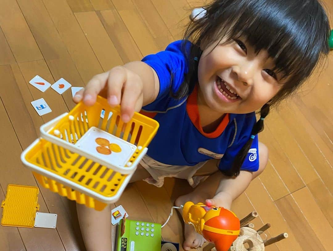 クロさんのインスタグラム写真 - (クロInstagram)「昨日の晩御飯👩🏽‍🍳🤍 ⁡ ✔︎秋刀魚と鮎の塩焼き ✔︎ほうれん草、しめじ、にんじんの白和え ✔︎ナスの焼き浸し（家庭菜園の大葉を添えて） ✔︎長ネギ豆腐わかめのお味噌汁 ✔︎玄米スーパー大麦ご飯 ✔︎スーパー大麦入りとうもろこしごはん ✔︎シャインマスカット でした！！ ⁡ ほっておくとお肉になりがちなのでおうちではお魚と思いつつ、ね、お肉って美味しいよね。 ⁡ 今月からピルを飲み始めていて、頭痛が減ることに期待していましたが全然減らない。 昨日も夕方前から頭痛くなってきて、そんな中夕飯作るの疲れた。ご飯作りって本当疲れるし、時間取られるし、そんなに美味しいわけでもないしマジで毎日お弁当頼んでる友達最強だわっっっ ⁡ 大葉がはえすぎて、なんかシワシワだよ？ お水が足りてない？ 重なりすぎて下の方の子は元気もないよ？？ ⁡ #定食ご飯 #お魚ご飯 #今日の晩御飯 #つくりおき食堂まりえ #お家ごはん #おうちごはん #時短ご飯 #dinner #簡単レシピ #レシピ #電子レンジご飯 #時短レシピ#yummy #delistagrammer #homecooking #tokyo #japanesefood #instafood #foodstagram #クロリサ的自炊 #おうちご飯 #クッキングラム #晩ごはん #instagood #instalike #tokyo #可愛い #大好き」9月28日 11時21分 - kuro_risa