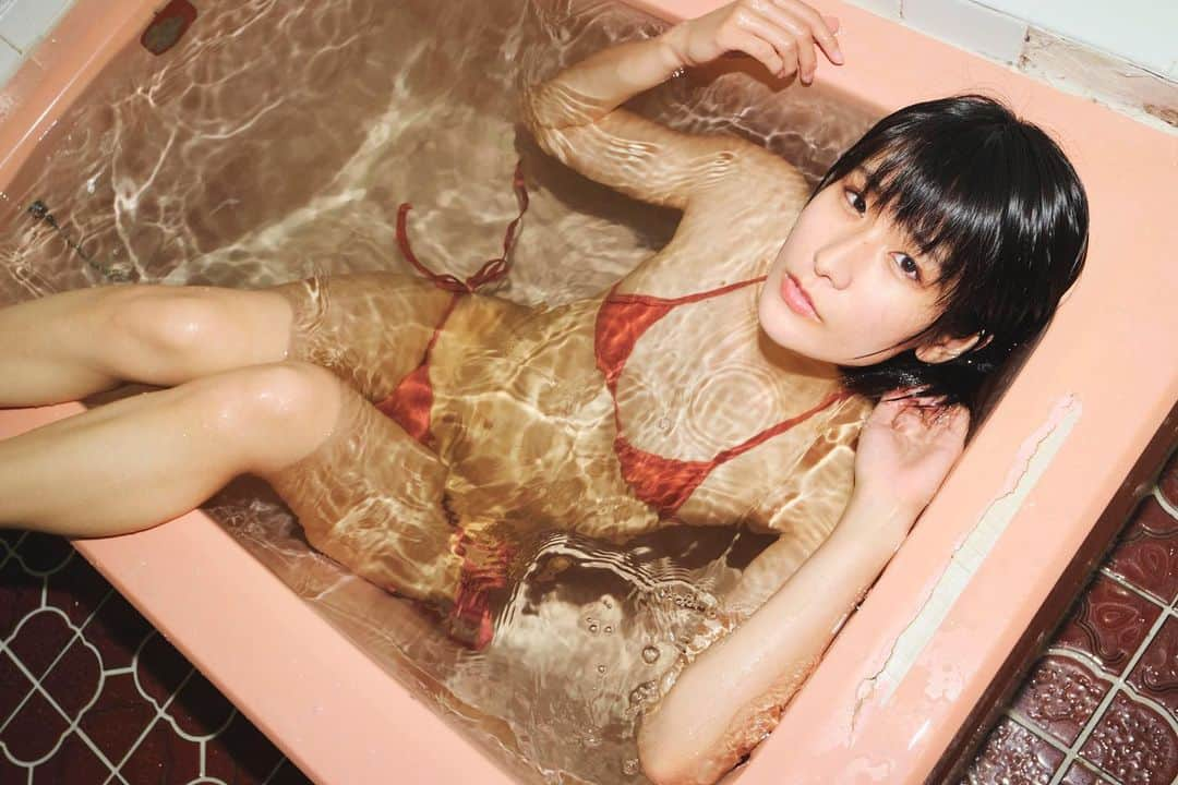 来栖うさこさんのインスタグラム写真 - (来栖うさこInstagram)「🛁  #来栖うさこ  #齧り付きたいお尻 #愛媛県産グラドル #グラドル #グラビア #ショートカット女子 #お尻 #model #cosplayer #水着」9月28日 17時54分 - kurusu_usako