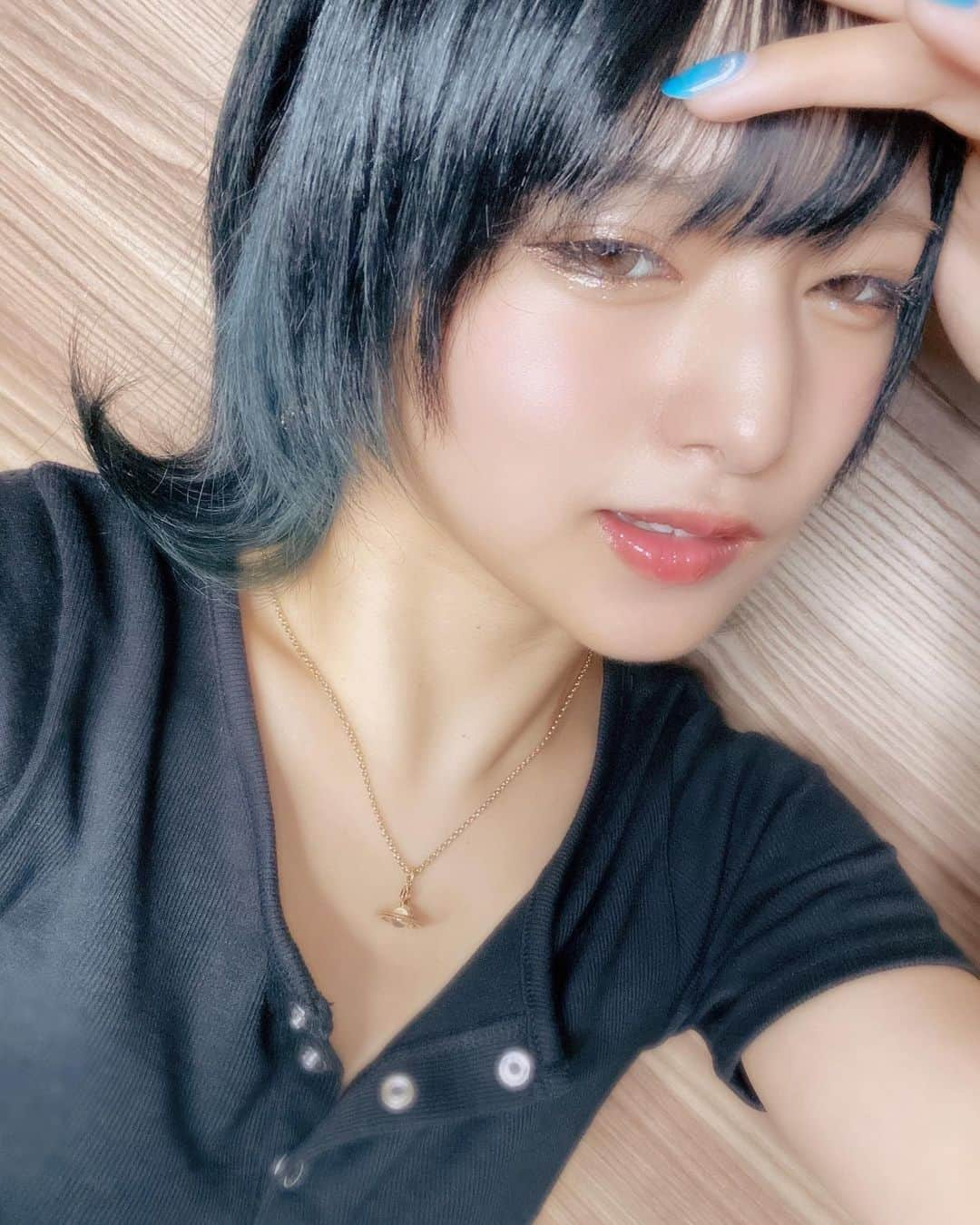 渚みつきさんのインスタグラム写真 - (渚みつきInstagram)「.新しい自分に .  #Newヘアー  #人生初 の  #ウルフカット   #可愛く  #かっこよく  #いろんな自分になりたい   #かっこいい女性  #憧れ .」9月28日 12時49分 - __nagisa_mitsuki__