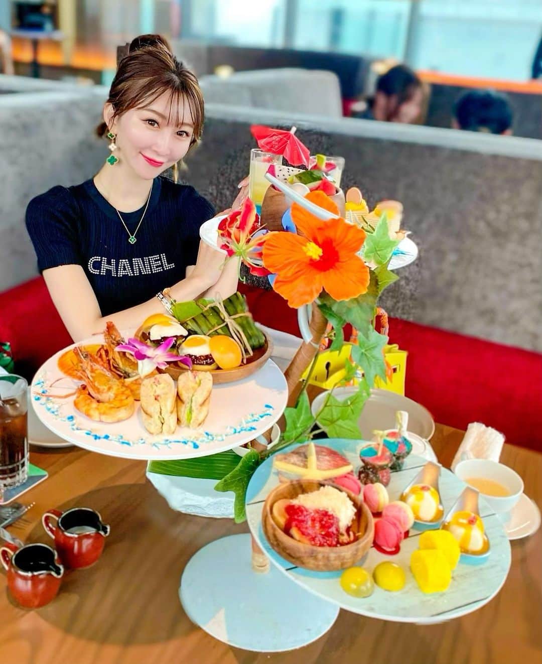 JUNKO（飯田順子）のインスタグラム：「@celavitokyo  バリ気分 アフターヌーンティー🌺 ・ 大雨じゃなければ🙉 お外がよかった ・ ・ #afternoontea」