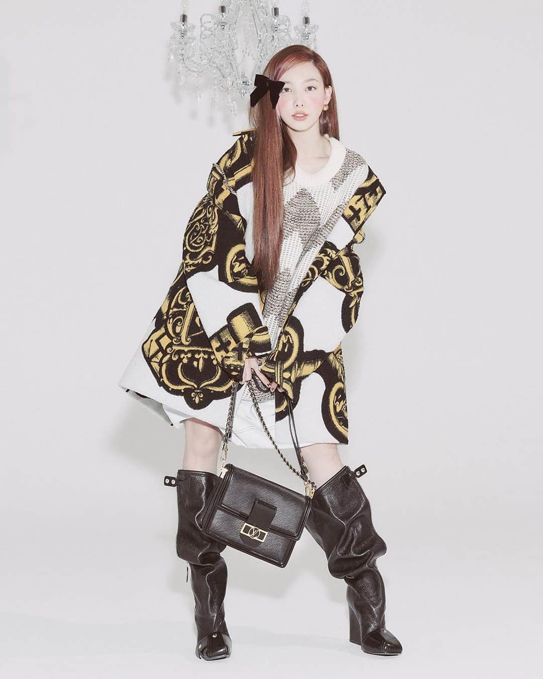 ナヨンのインスタグラム：「ELLE Korea 10월호 #louisvuitton」