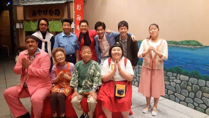 吉本新喜劇のインスタグラム：「今週のよしもと祇園花月は、 酒井藍座長週🙌🙌  「藍ちゃんの家族がつなぐネックレス」 をお送りしております！  10/4(月)まで毎日公演しております！ぜひお越しやす～😽  #酒井藍 #池乃めだか #末成映薫 #安尾信乃助 #西川忠志 #諸見里大介 #太田芳伸 #小西武蔵 #伊丹祐貴 #小林ゆう #新喜劇 #祇園花月」