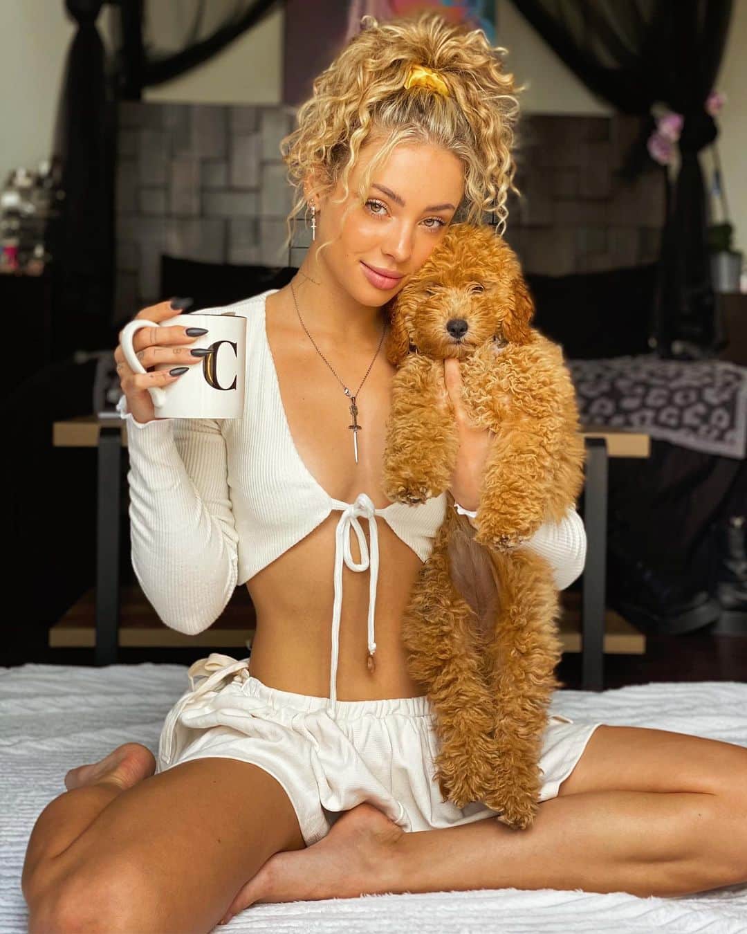 チャーリー・ジョーダンのインスタグラム：「Don’t talk to me or my daughter 😉 @revolve」