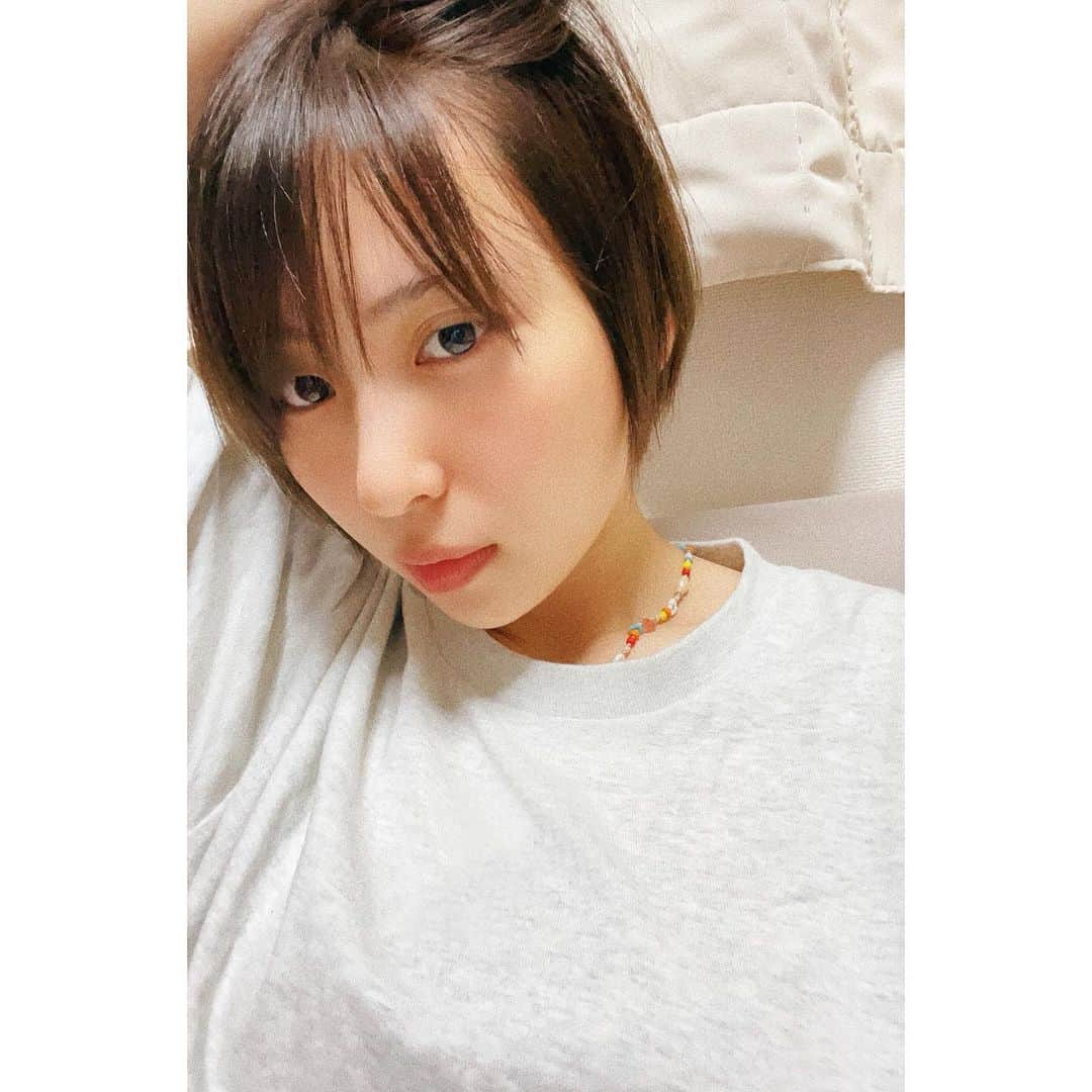 増田有華さんのインスタグラム写真 - (増田有華Instagram)「＊  急に髪伸ばしたくなって伸ばし中。  3枚目のボブくらいにしようかな  ボブかショートのままか迷う  前髪がごっつ伸びてきてけっこう邪魔だけど 今晩切ろうかしら✂︎  にしても髪色超綺麗  抜けてもいい色  @yokotakuxx 天才🍰  ・ ・ ・ #hair #hairstyle #haircolor #haircut #へああれんじ #へあーすたいる #へあからー @yokotakuxx @principe_harajuku #ショートヘア #ショートボブ #ショートカット #しょーとへあ #しょーとかっと女子 #ショートカット女子」9月28日 18時02分 - masuyuka_official