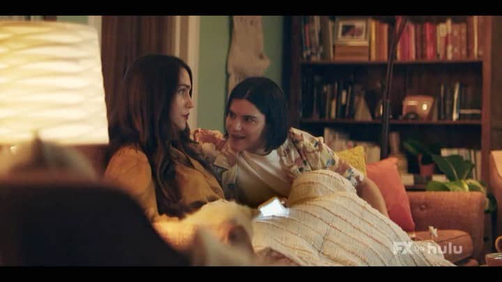 のインスタグラム：「Episode 4 of #Thepremise airs on 9/30 on #FXonHulu  By the ever so fab @bjnovak Directed by the boss herself @dragonzhuk  And the ever so stunning star @lolakirke who has “the best smile ever”.. 😄❣️」