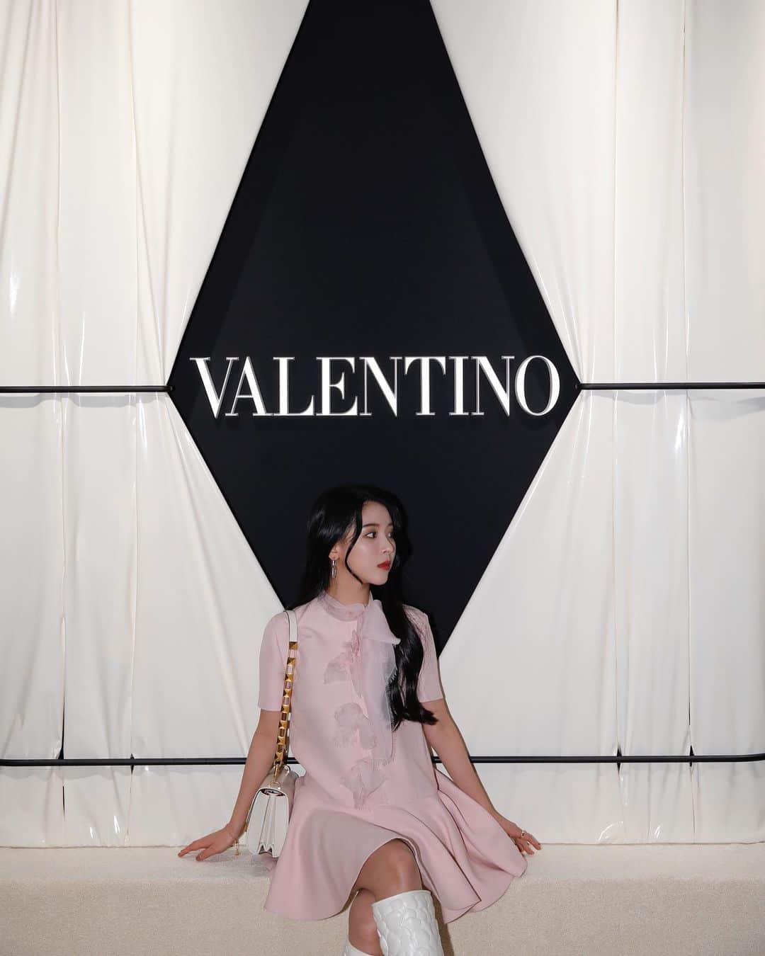 ミチさんのインスタグラム写真 - (ミチInstagram)「Valentino Garavani Highlight🎀 #ValentinoActCollection #RockstudPet #ad @maisonvalentino」9月28日 18時30分 - mi0306chi