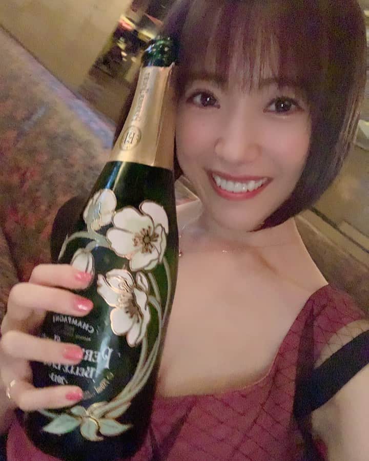 のインスタグラム：「今週の出勤日🌹  9/30(木) 10/1(金)  六本木レッドドラゴンまで 遊びに来てくれるのを お待ちしております🥰🥰🥰」