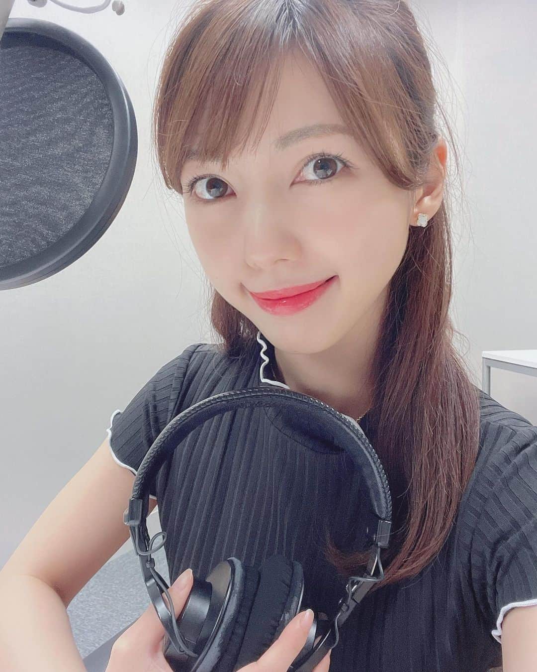 川又智菜美のインスタグラム：「9月ももう終わってしまいますね🍁 あっという間でびっくりしています😳 ⁡ 昨日はナレーションのお仕事→天の声でした🎙 ⁡ #WOWOW」