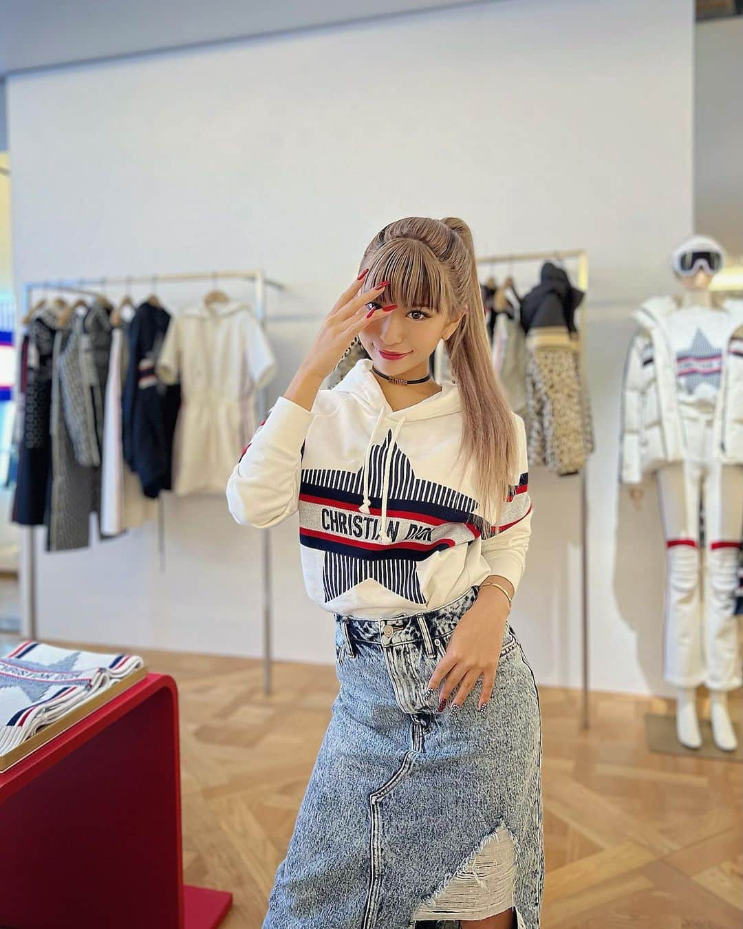 華のインスタグラム：「❤️10/9はマルキューの日❤️ . . . ギャルの聖地、念願だった"渋谷109"にて １日店長イベントします~~~📣✨ . 10名限定「トータルコーディネート接客」 30名限定「２ショット撮影＋チェキ」 (三密を避け人数限定とさせて頂きます) . お買い物のあとに整理券GETしてきて下さい🎶 . ４年ぶりの接客なので緊張ぎみですが よろしくお願いします😂❤️‍🔥 . . . @egoist_official  #EGOIST23周年アニバーサリーイベント」