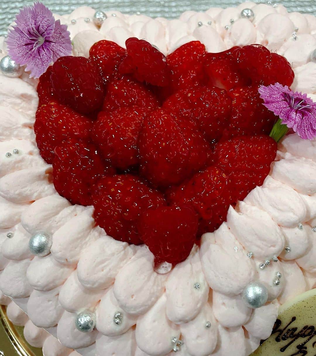 渡辺美奈代さんのインスタグラム写真 - (渡辺美奈代Instagram)「BIG LOVEケーキ🎂  #BIG LOVEケーキ #ケーキ #お誕生日 #ハート」9月28日 21時38分 - watanabe_minayo