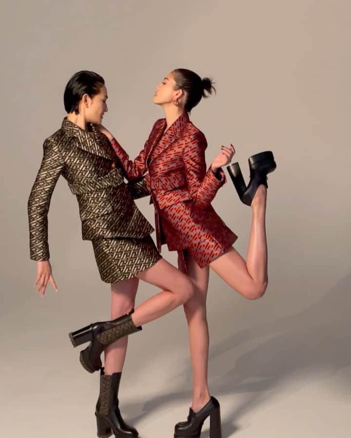 森星のインスタグラム：「Behind the scenes of my dream shoot with @ai_tominaga_official for @25ansjp Thank you!」