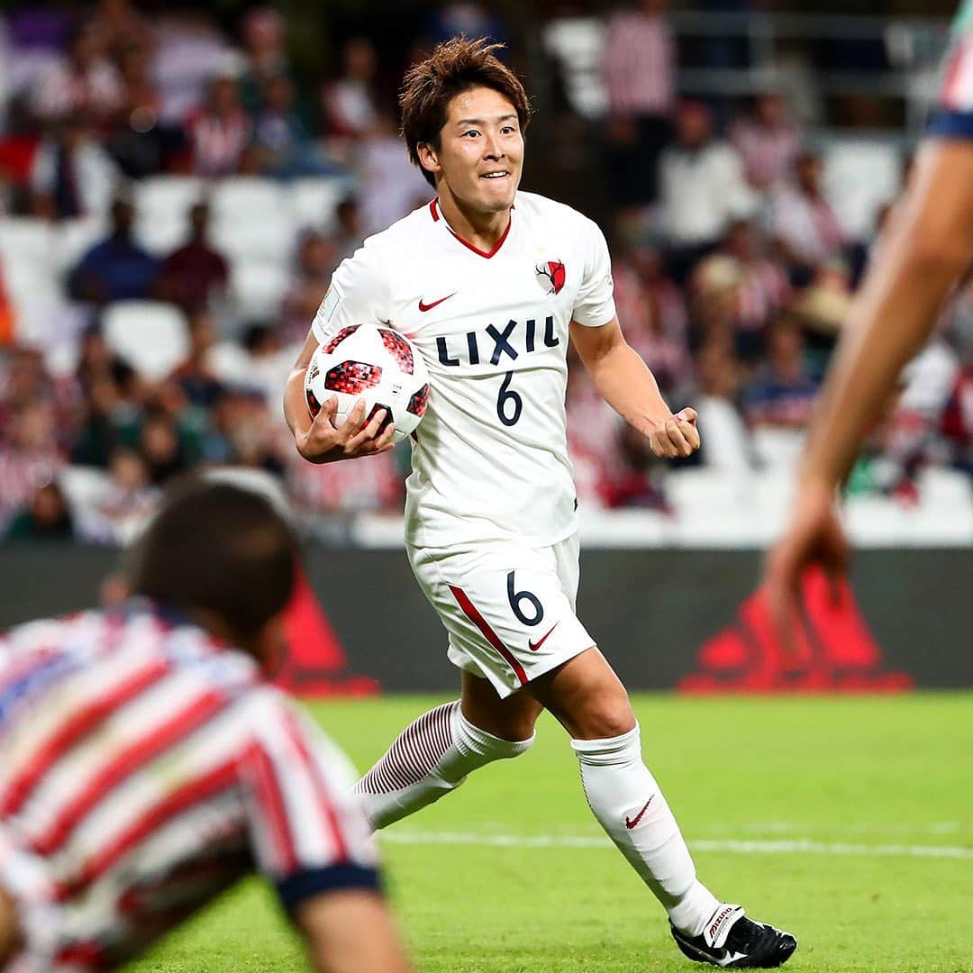 鹿島アントラーズさんのインスタグラム写真 - (鹿島アントラーズInstagram)「明日より「KASHIMA ANTLERS 30th ANNIVERSARY BOOK」を販売します！  クラブ創設30周年という節目で発行される、唯一の公式メモリアルフォトブックです。オフィシャルカメラマン30年分の膨大な写真データからクラブ史を振り返ります。  レジェンドたちのインタビューも多数収録。計160ページにわたる読み応え十分の1冊です。  30年分の思い出をぜひお手元に！  #鹿島アントラーズ #kashimaantlers #Ｊリーグ #jleague #ジーコ #zico #レオナルド #leonardo #小笠原満男 #中田浩二 #鈴木優磨 #土居聖真 #町田浩樹 #永木亮太 #荒木遼太郎 #ファンアラーノ #juanalano #30周年」9月29日 12時06分 - kashima.antlers