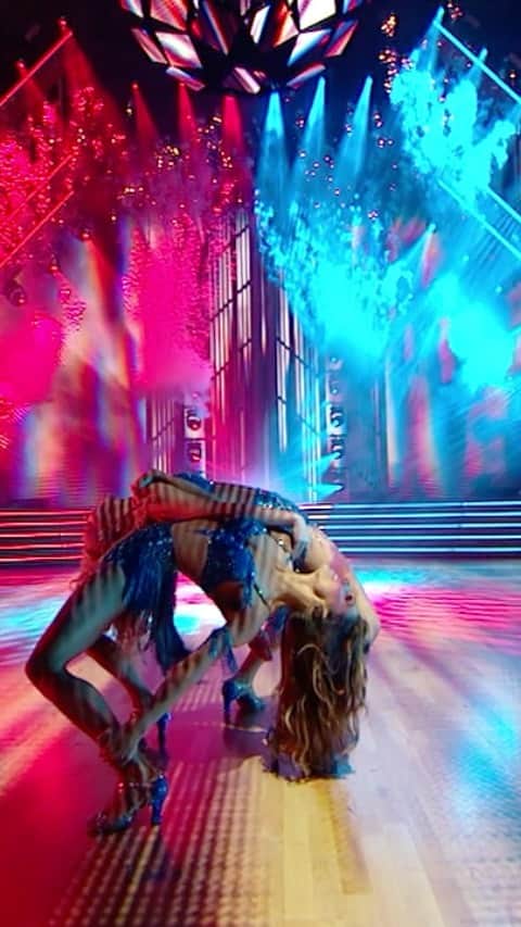 ジェナ・ジョンソンのインスタグラム：「. Last night was a blast!! So proud of you @itsjojosiwa 💗 And you better WORK with that double dip at the end! Thank you all for your support and votes!! We can’t wait to dance for you again this week!  @ladygaga …. Thank you for being our inspiration ALL WEEK!!!!」