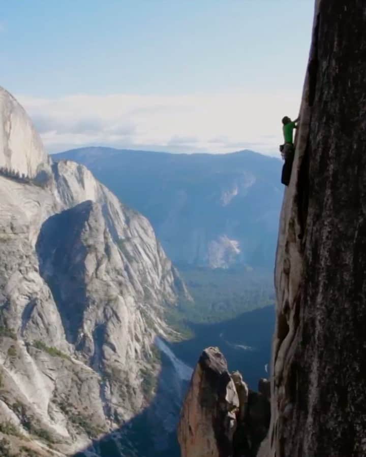 トミー・コールドウェルのインスタグラム：「Throughout my life, all of my craziest, hardest, and best experiences have somehow been associated with rock climbing. Now I’m excited to share with you all I’ve learned along the way. Together with my friend Alex Honnold, we are going to teach you everything from the fundamentals of footwork and balance to advanced techniques for pushing yourself to the next level. See you on @MasterClass! Link in bio.」