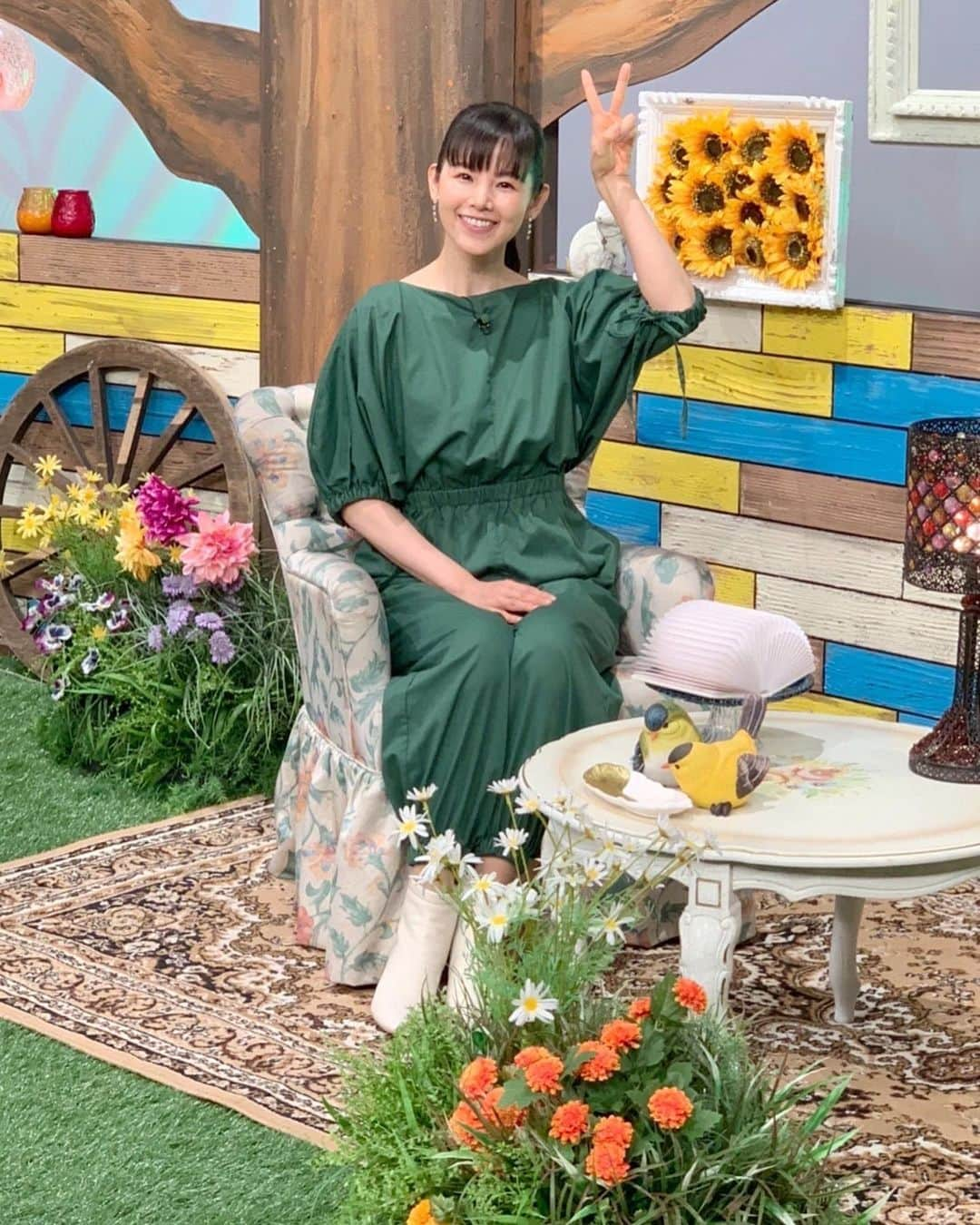 小西真奈美さんのインスタグラム写真 - (小西真奈美Instagram)「明日、9月30日放送の 『どうぶつピース！！』 に出演します。 テレビ東京で、夜6:25〜です。 お楽しみにっ^_^✌️  #どうぶつピース #テレビ東京 #オードリー #若林正恭 さん #春日俊彰 さん #大政絢 さん #ぴーす君 #ブーツ #WASHINGTONGINZA」9月29日 20時40分 - manami.official