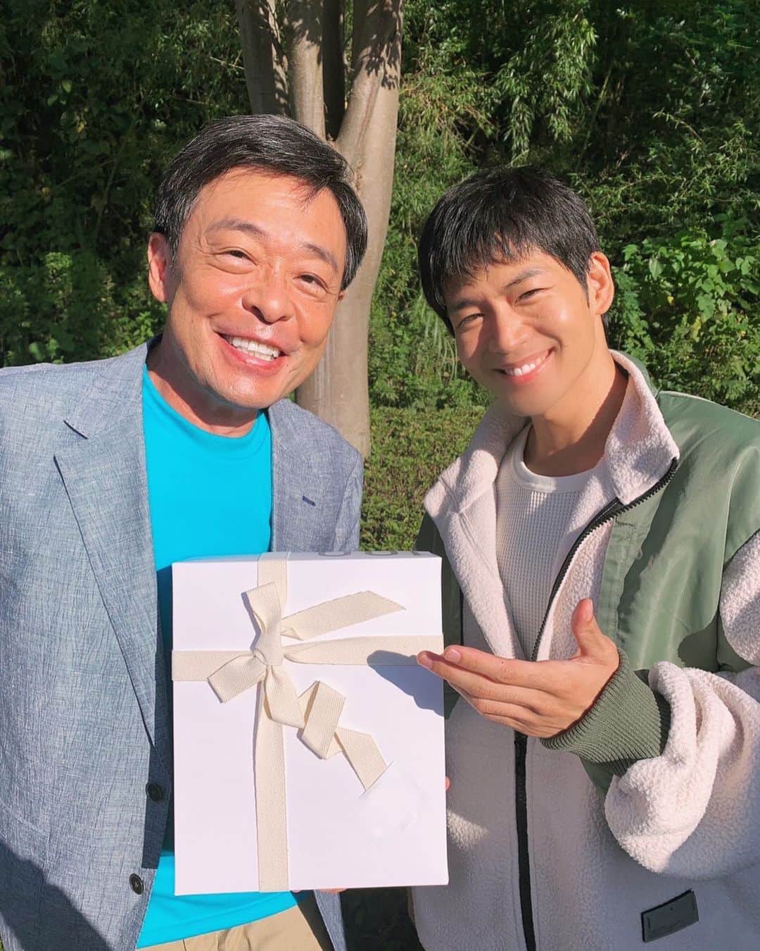 最愛のインスタグラム：「先日26日は、、、 梨央の父役、光石研さんのお誕生日でした‼︎ 還暦おめでとうございます㊗️🎉  本日はなんと‼️ 光石さん還暦初の撮影だったようです。。。 さて、記念すべき還暦初のシーンはどんなシーンなのでしょうか⁉︎  #tbs #最愛ドラマ #さいあい #10月15日スタート #松下洸平 #光石研 #光石さんお誕生日おめでとうございます🎂」